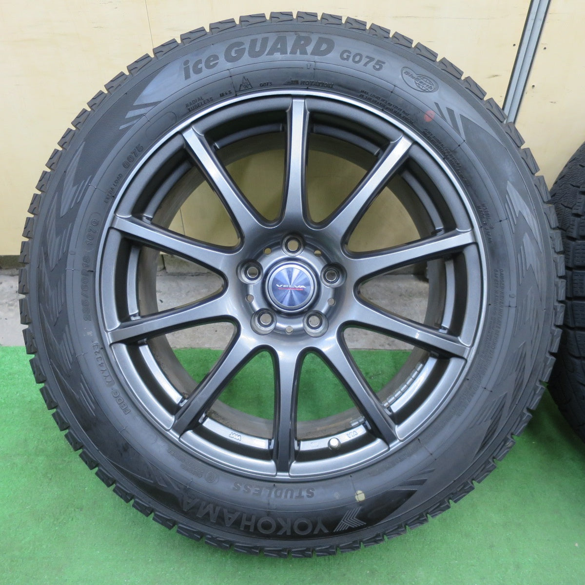 バリ溝！23年！キレイ！9.5分★スタッドレス 235/60R18 ヨコハマ アイスガード G075 VELVA CHARGE ヴェルヴァ チャージ 18インチ PCD114.3/5H★5112208TTス