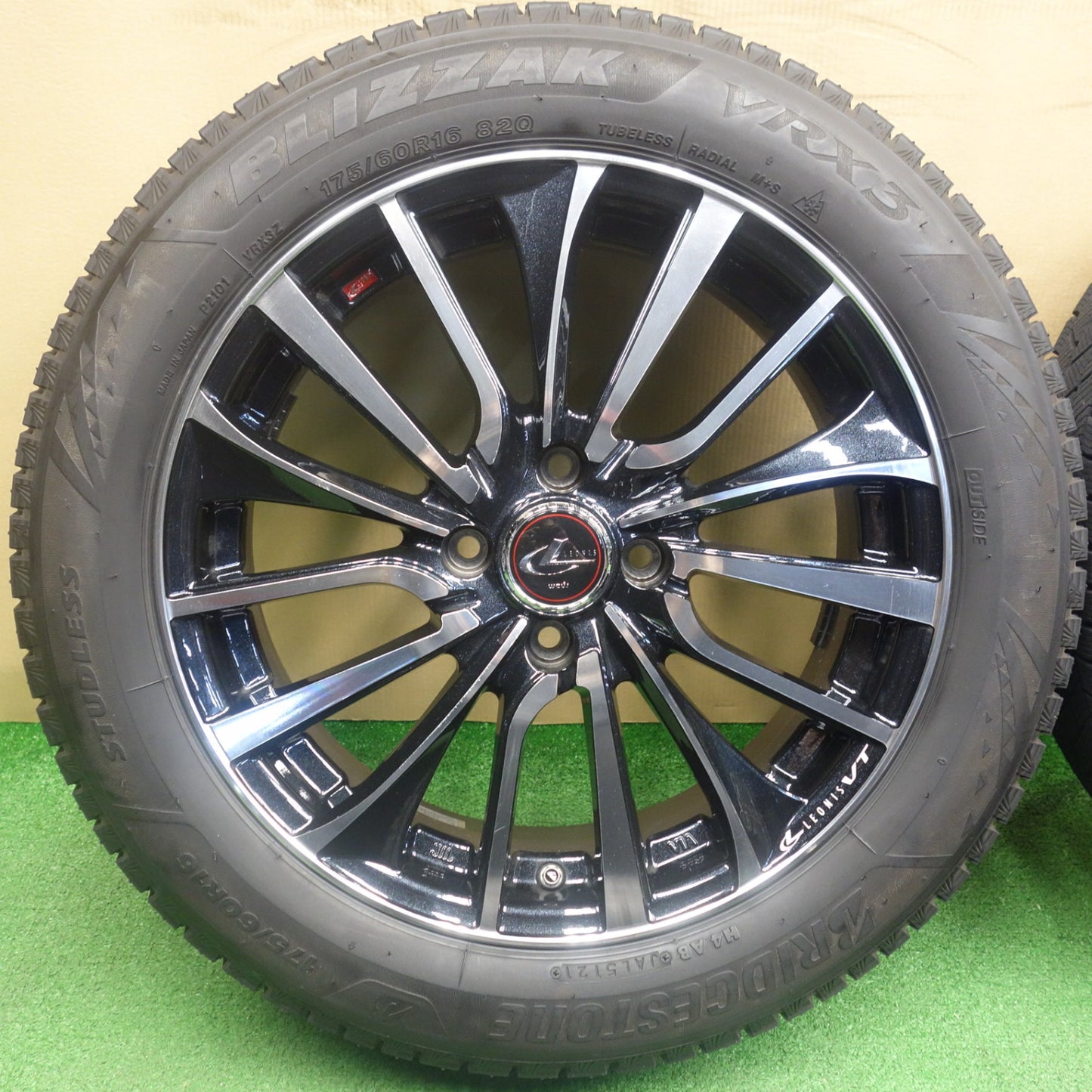 バリ溝！9.5分以上★LEONIS VT 175/60R16 スタッドレス ブリヂストン ブリザック VRX3 16インチ レオニス PCD100/4H★6041203KTス