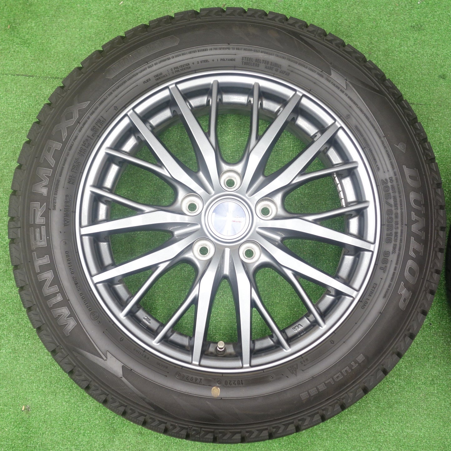 バリ溝！24年！キレイ！9.5分以上★スタッドレス 205/60R16 ダンロップ ウインターマックス WM02 ravrion RM01 ラブリオン 16インチ PCD114.3/5H★6012301KTス