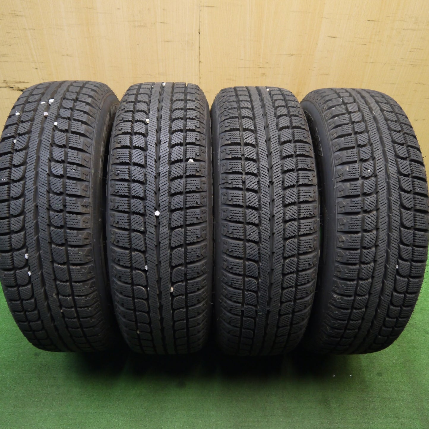バリ溝！24年！キレイ！9.5分★スタッドレス 205/65R16 マックストレック TREK M7 Verthandi ヴェルサンディ ヴェルザンディ 16インチ PCD114.3/5H★5052303Hス