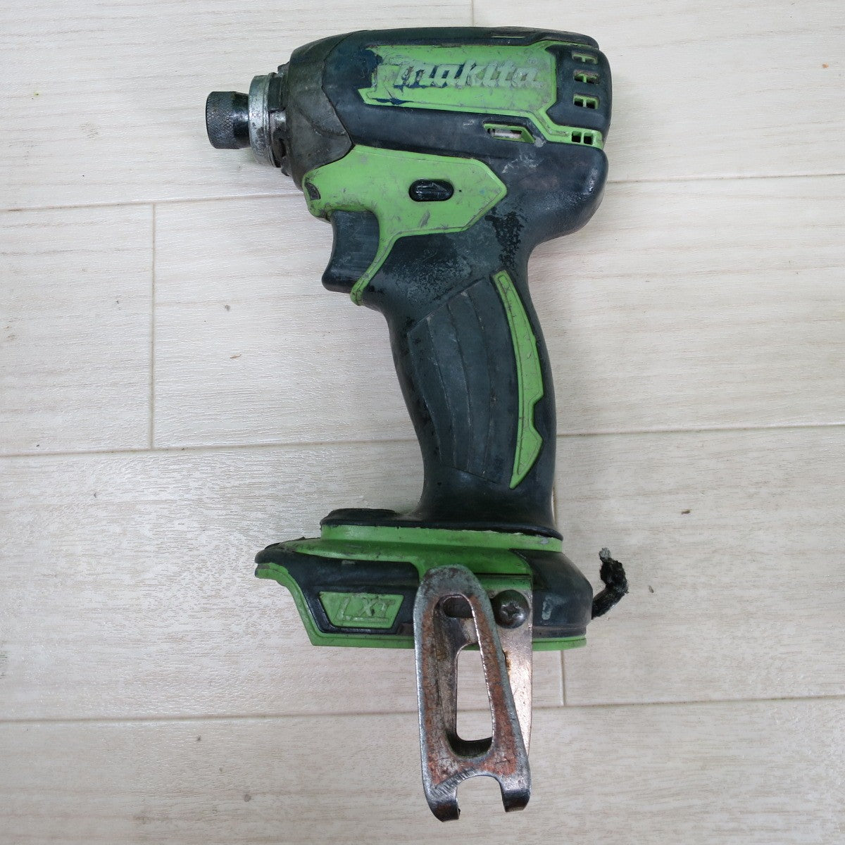 [送料無料] ☆マキタ 充電式 インパクトドライバ 型式 不明 電動 工具 makita 充電器 DC18RC TD136D TD147D☆