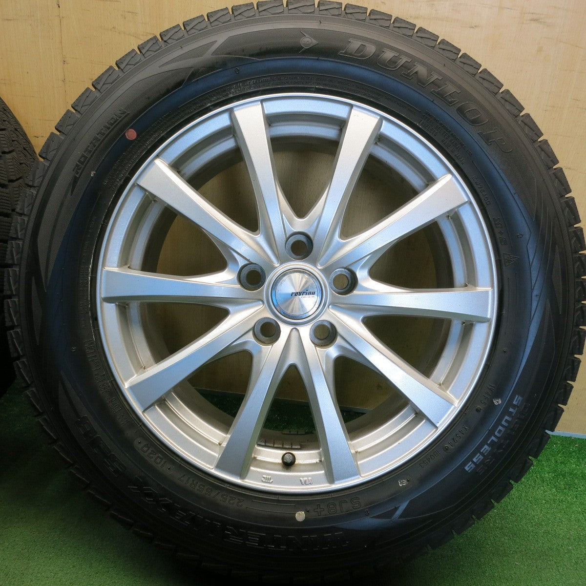 バリ溝！24年！9.5分◎スタッドレス 225/65R17 ダンロップ ウインターマックス SJ8 + ravrion RS01 ラブリオン 17インチ PCD114.3/5H◎6081401HAス