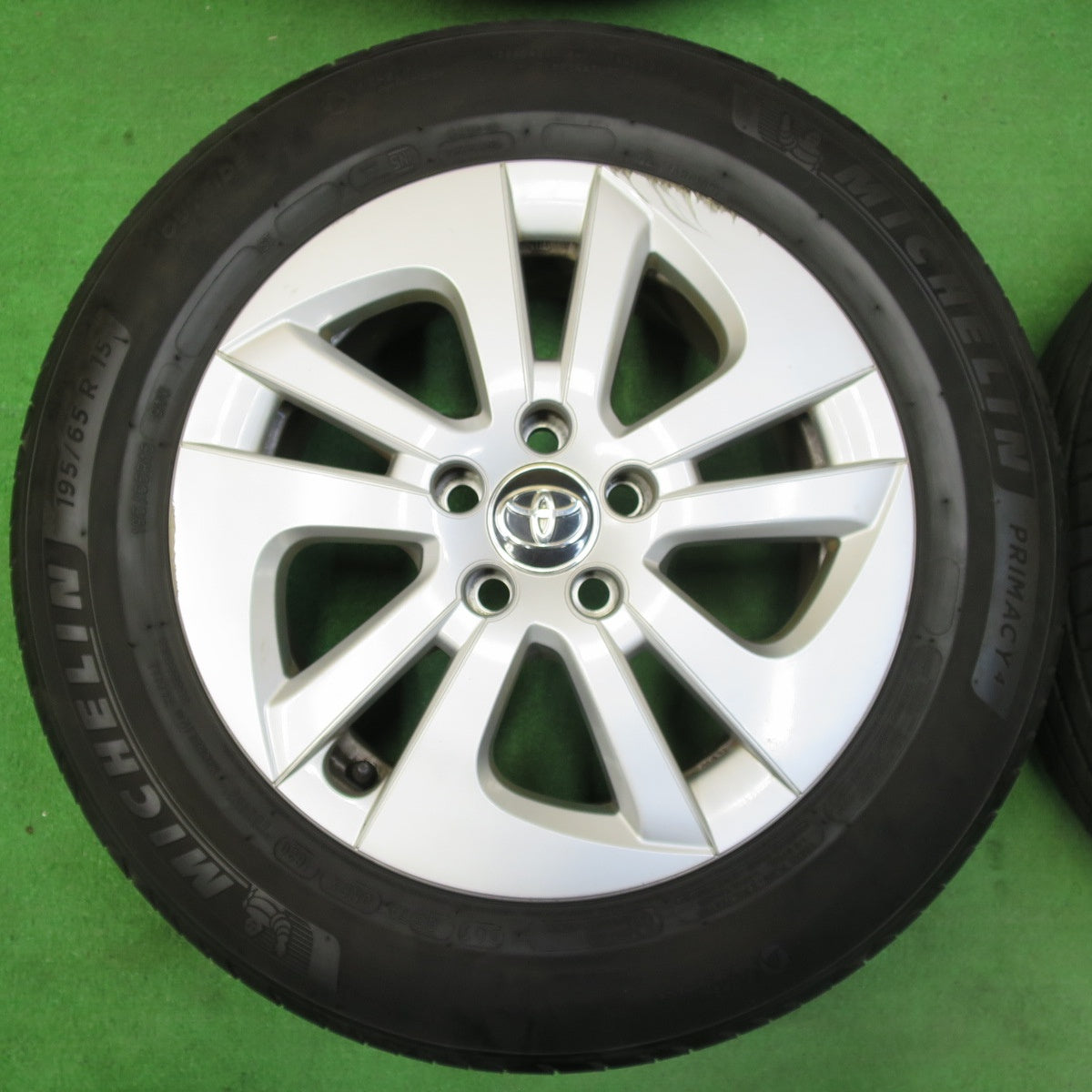 *送料無料* バリ溝！20年！8.5分★トヨタ 50系 プリウス 純正 195/65R15 ミシュラン プライマシー4 15インチ PCD100/5H★4061404イノ