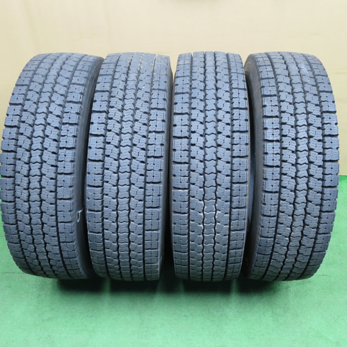 バリ溝！25年！9.5分★トラック バス タイヤ 245/70R19.5 136/134J スタッドレス トーヨー M919 19.5インチ★6032904NKスタ