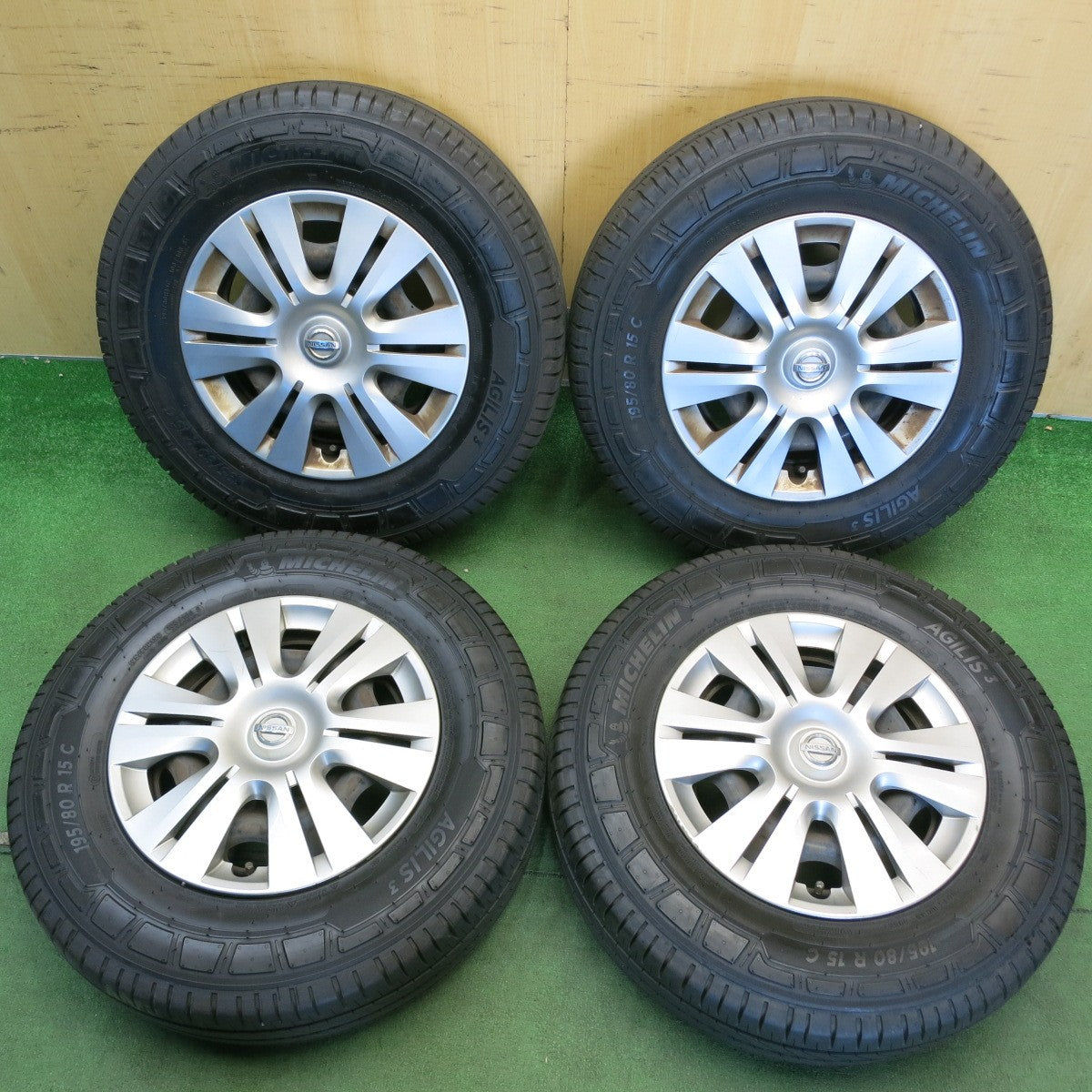 バリ溝！23年！9.5分◎日産 キャラバン 純正 スチール 195/80R15 108/106S ミシュラン AGILIS3 15インチ PCD139.7/6H◎6061805HAノ