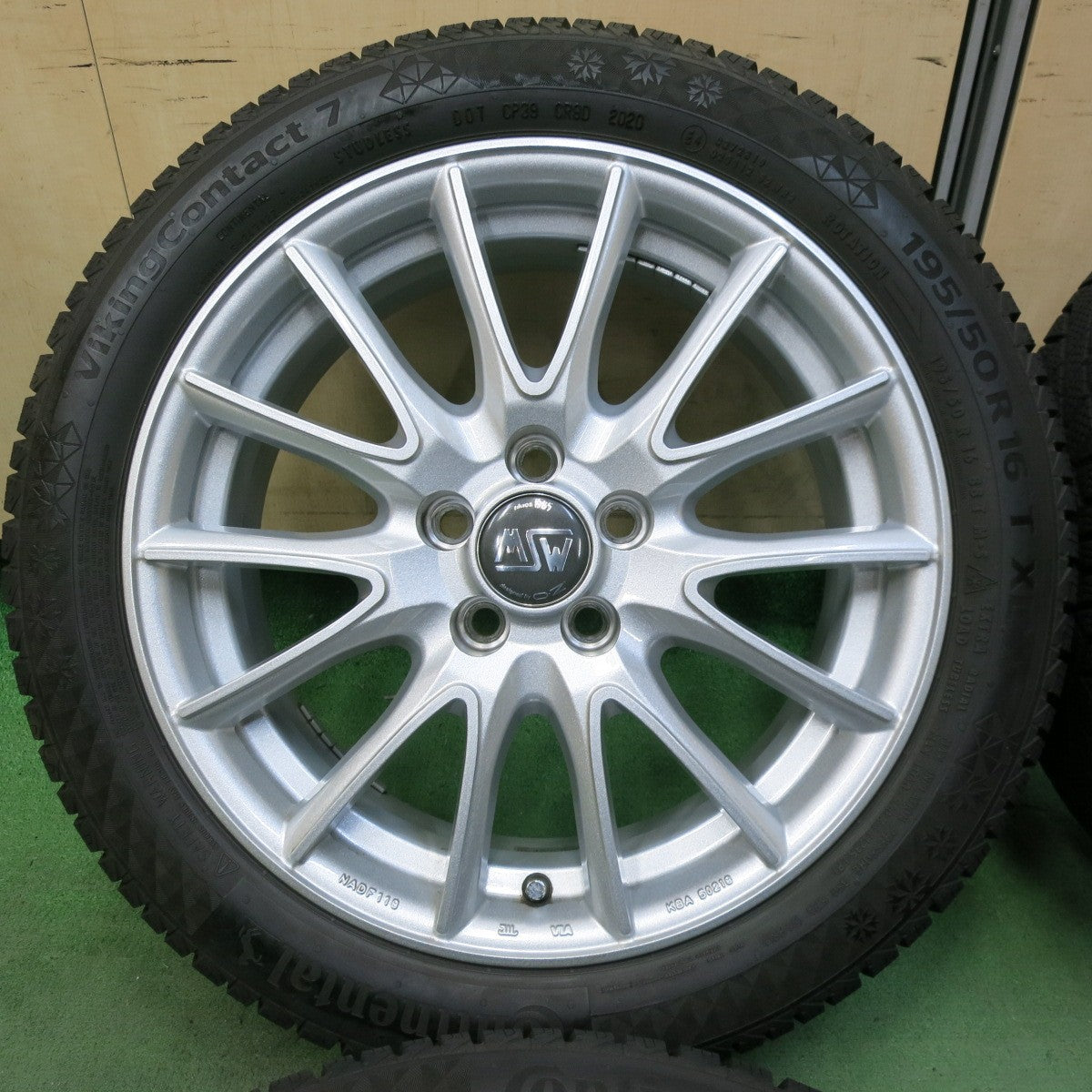 バリ溝！キレイ！9分★ワーゲン 等 MSW 86 O・Z 195/50R16 スタッドレス コンチネンタル バイキングコンタクト7 OZ 16インチ PCD100/5H★5050204SYス