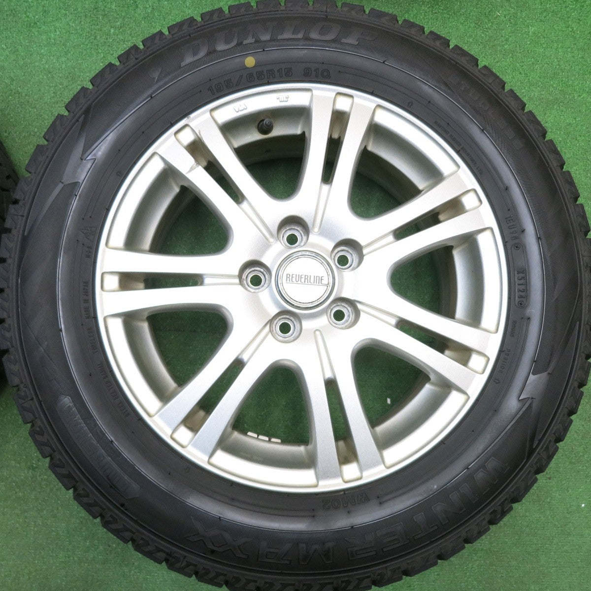 バリ溝！24年！9.5分★プリウス 等 195/65R15 スタッドレス ダンロップ ウインターマックス WM02 REVERLINE リバーライン 15インチ PCD100/5H★5120603HAス