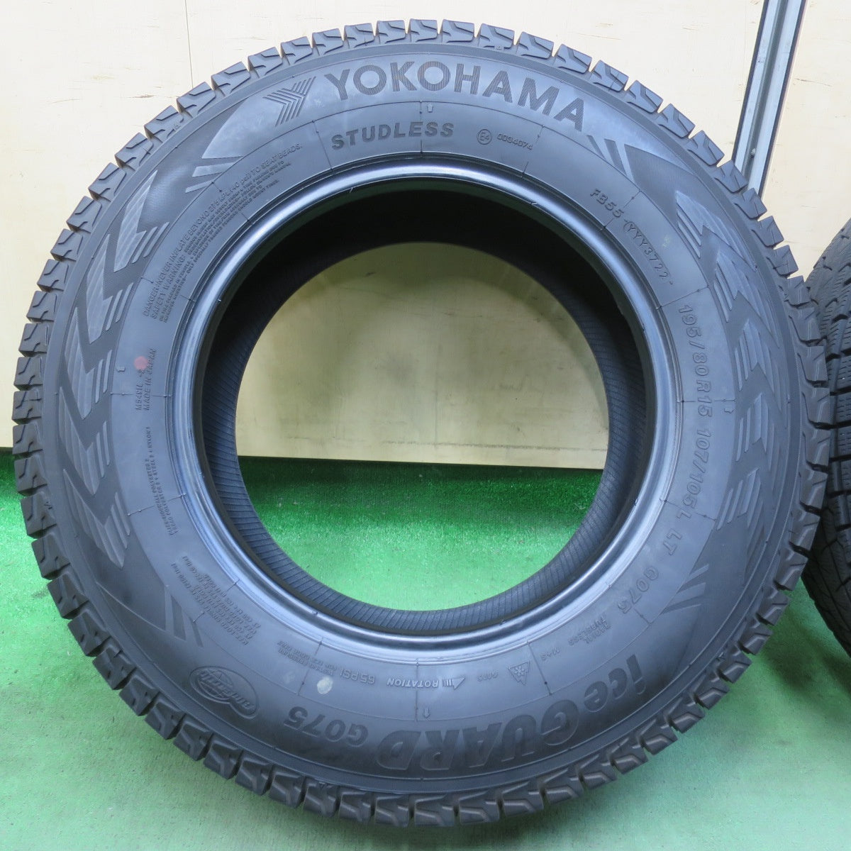 バリ溝！22年！9.5分★スタッドレス 195/80R15 107/105L ヨコハマ アイスガード G075 タイヤ 15インチ ジムニー シエラ ジムニー ノマド 等★5102509イスタ