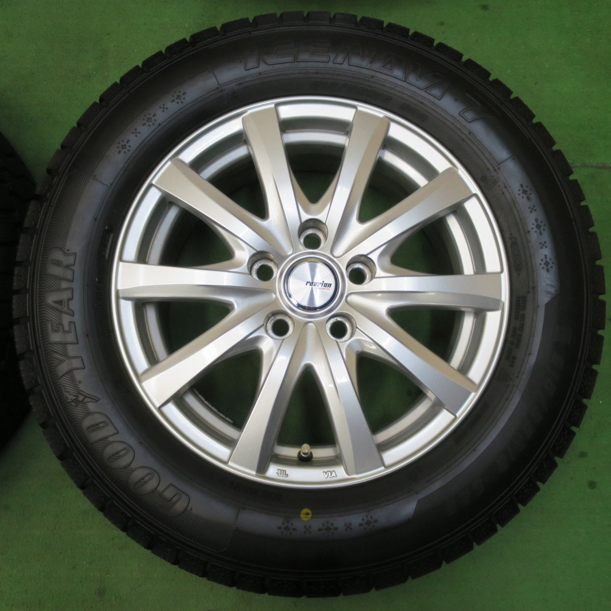 [送料無料] バリ溝！23年！キレイ！ほぼ10分★スタッドレス 215/65R16 グッドイヤー アイスナビ7 ravrion RS01 ラブリオン 16インチ PCD114.3/5H★5021003イス