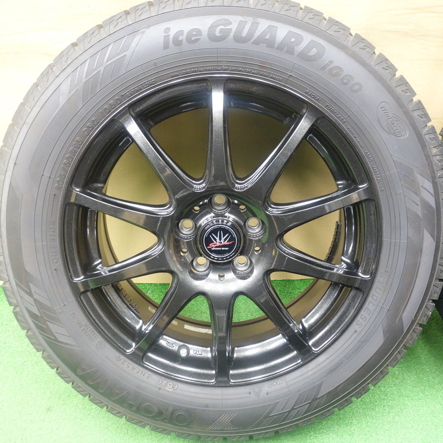 バリ溝！24年！キレイ！9.5分以上◎LOXARNY SPORT 205/60R16 スタッドレス ヨコハマ アイスガード iG60 ロクサーニ 16インチ PCD100/5H◎6062502KTス