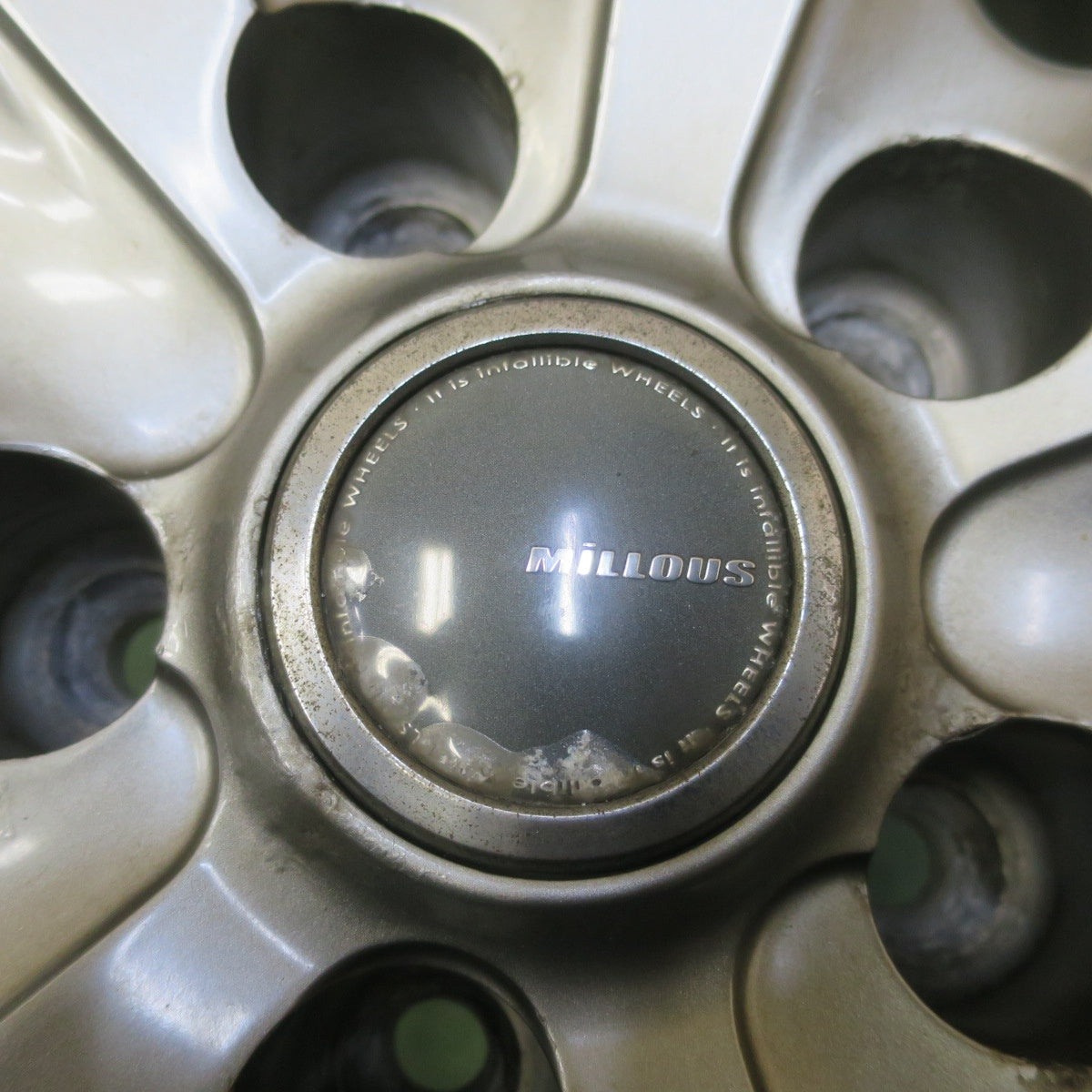 4本価格◎スタッドレス 215/60R17 ミシュラン X-ICE3+ MILLOUS Ki ミルアス 17インチ PCD114.3/5H◎6082405イス