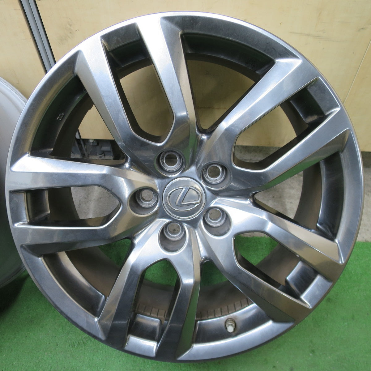 キレイ！センサー付き★レクサス NX バージョンL 純正 ホイール 18インチ 18×7.5J PCD114.3/5H★6033102NGホ