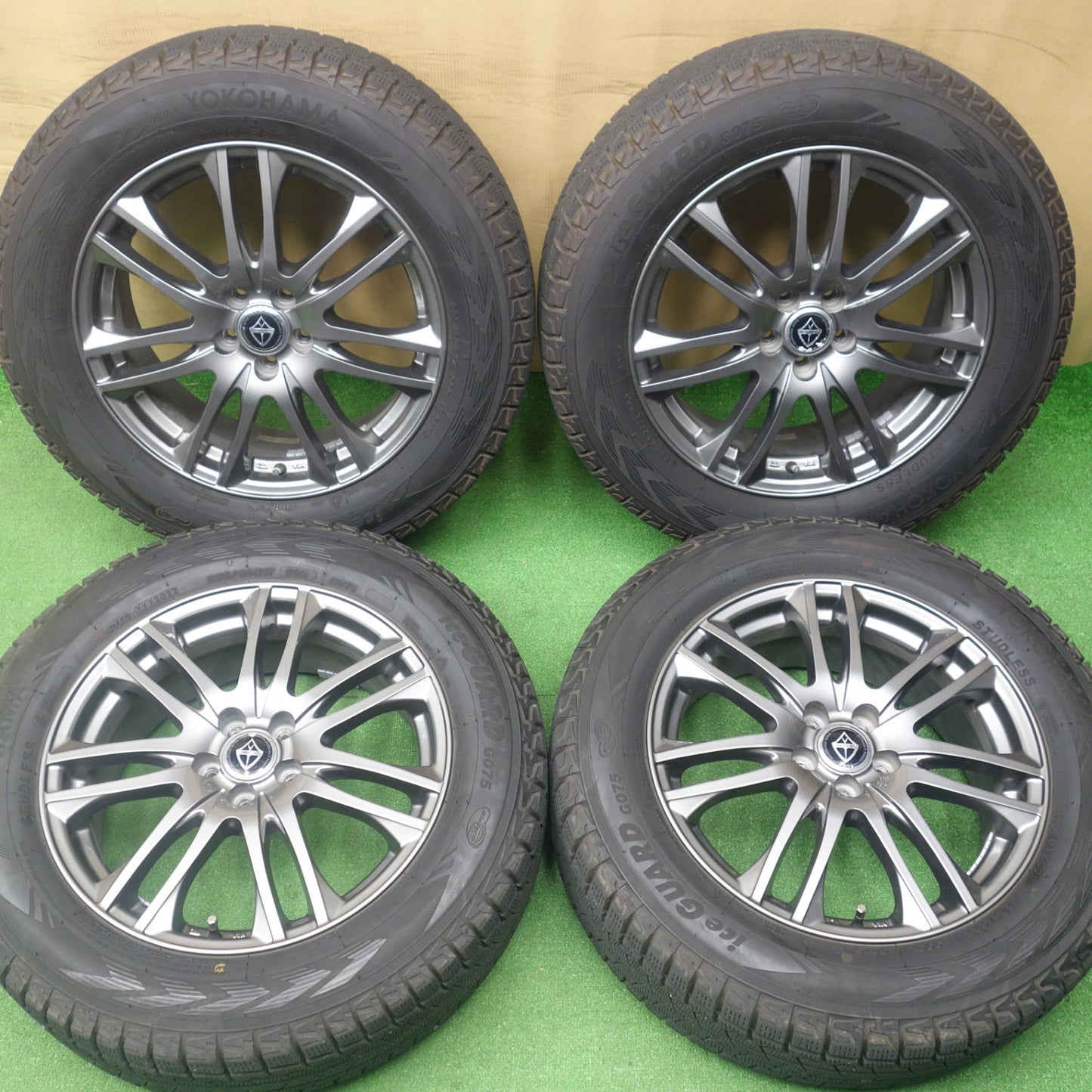 バリ溝！22年！キレイ！9分★フォレスター 等 225/60R17 スタッドレス ヨコハマ アイスガード G075 VELVA ヴェルヴァ 17インチ PCD100/5H★6041303KTス