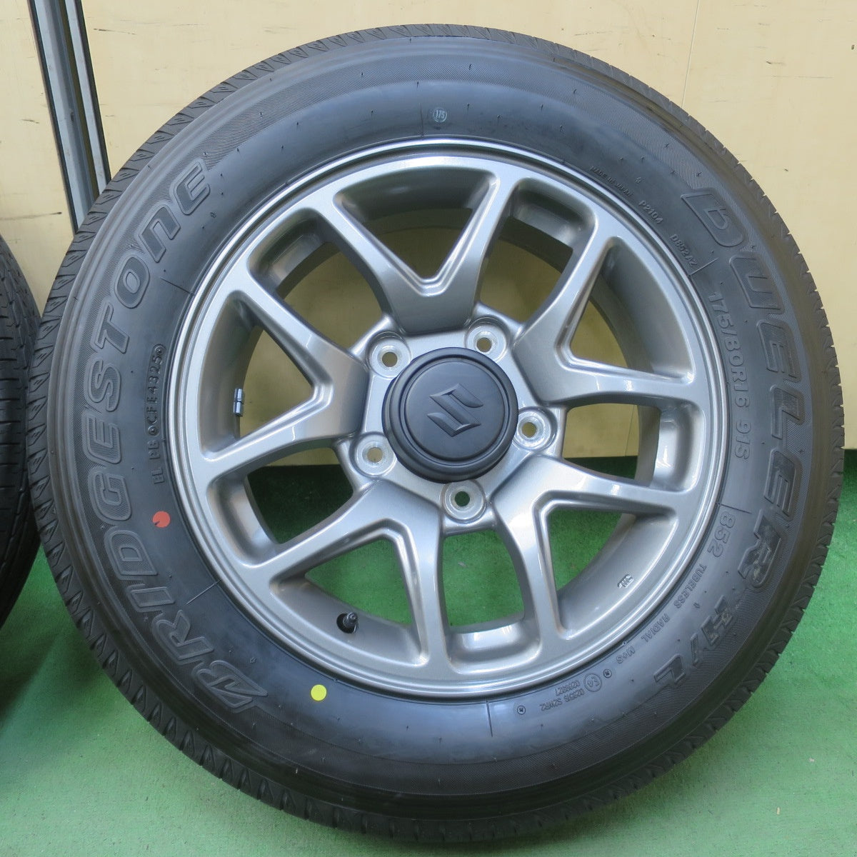 新車外し！25年★スズキ JB64W ジムニー 純正 175/80R16 ブリヂストン デューラー H/L 852 DUELER 16インチ PCD139.7/5H★6041506イノ