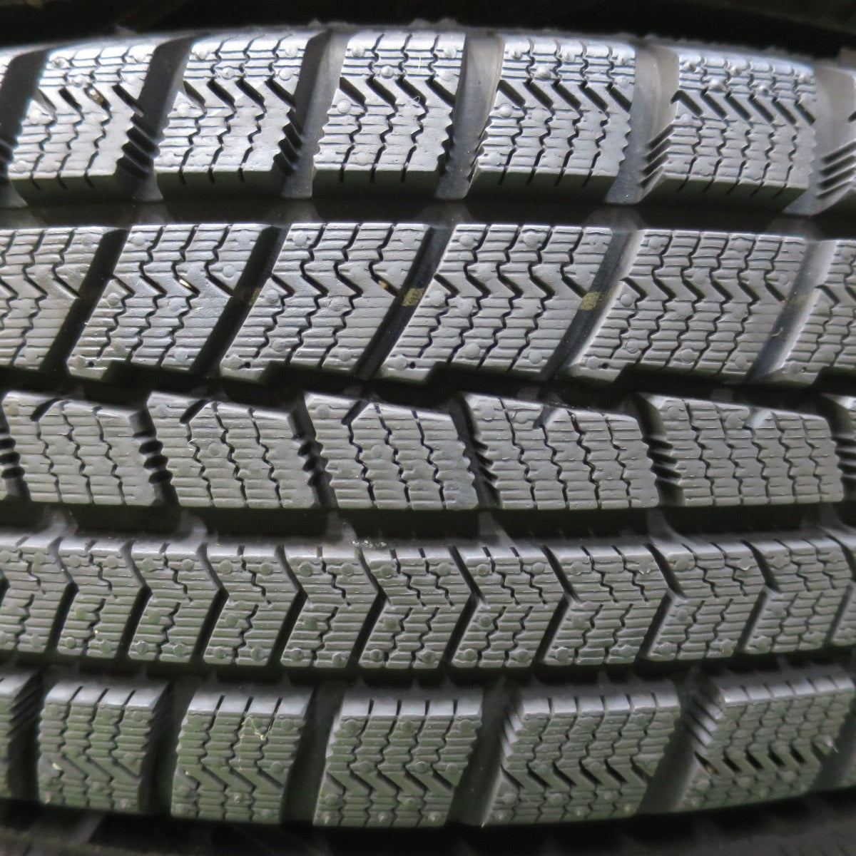 バリ溝！24年！キレイ！ほぼ10分★スタッドレス 155/65R14 ハイフライ Win-turi 216 EMBELY S10 エンベリー 14インチ PCD100/4H★5122306イス