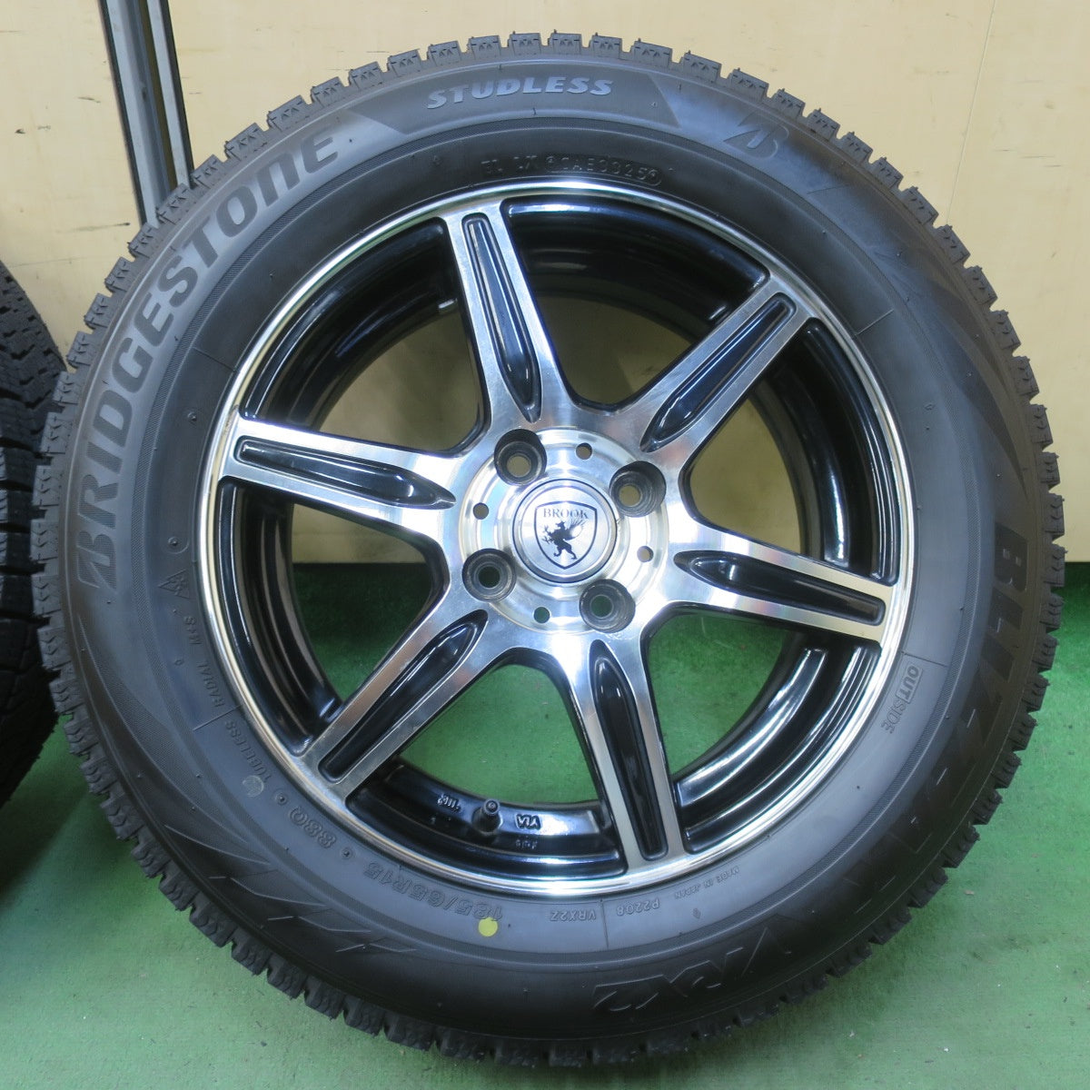 バリ溝！25年！9.5分◎スタッドレス 185/65R15 ブリヂストン ブリザック VRX2 BROOK ブロック 15インチ PCD100/4H◎6070102イス