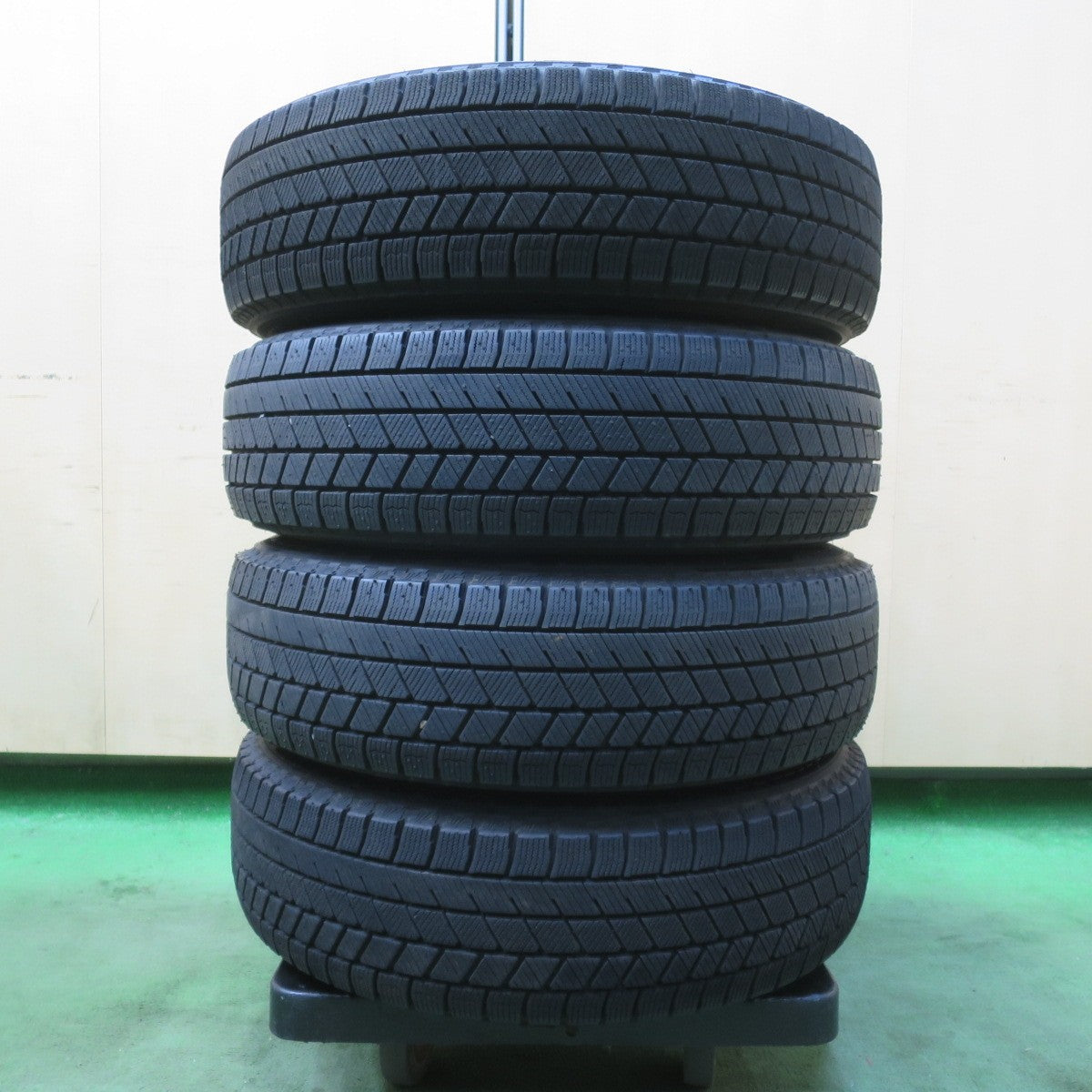 バリ溝！24年！ほぼ10分★スタッドレス 165/70R14 ブリヂストン ブリザック VRX3 JOKER ジョーカー 14インチ PCD100/4H★6011606イス