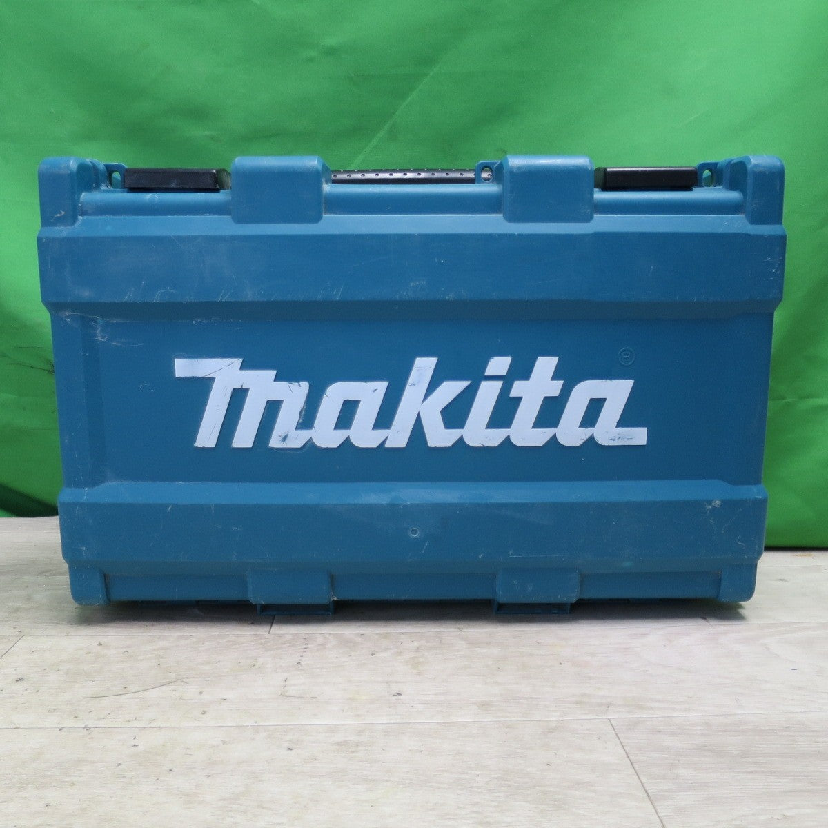 [送料無料] キレイ!付属品付き☆マキタ 充電式 マルチ ツール 18V TM52D 充電器  ケース付き  切断 研削 剥離 電動 工具☆