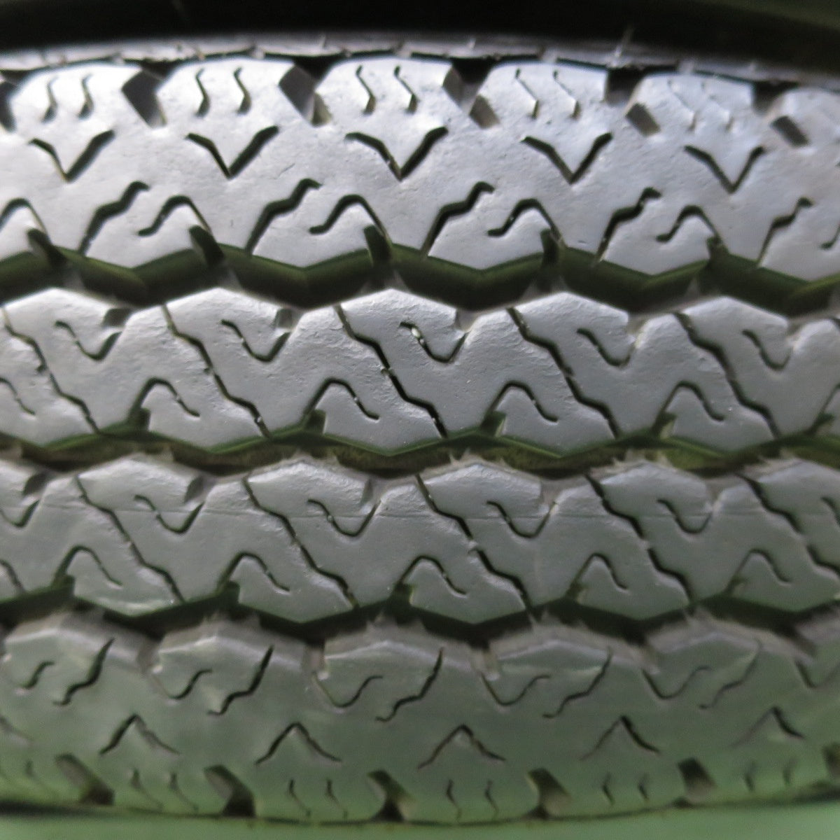 [送料無料] バリ溝！キレイ！9.5分★ダイハツ ハイゼット アトレー 等 純正 スチール 145R12 LT 6PR ブリヂストン RD-605 STEEL 12インチ PCD100/4H★5022716イノ