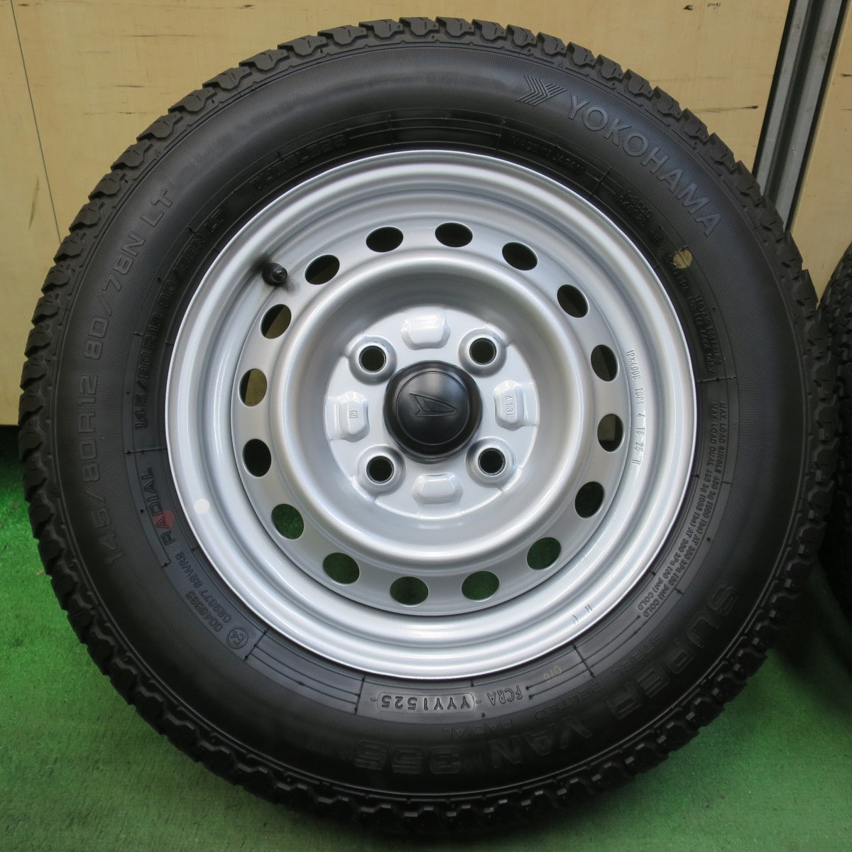 バリ溝！25年！キレイ！9.5分以上★ダイハツ ハイゼット アトレー 等 純正 スチール 145/80R12 80/78N ヨコハマ SUPER VAN 355 12インチ PCD100/4H★5120516イノ
