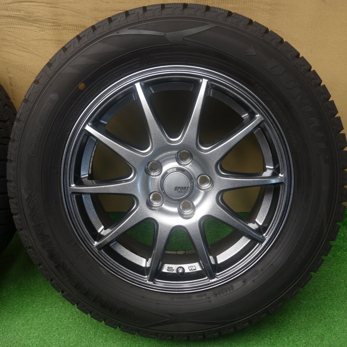 バリ溝！24年！キレイ！9.5分◎プリウス 等 195/65R15 スタッドレス ダンロップ ウインターマックス WM02 SPORT ABELIA スポルト アベリア 15インチ PCD100/5H◎6060701KTス