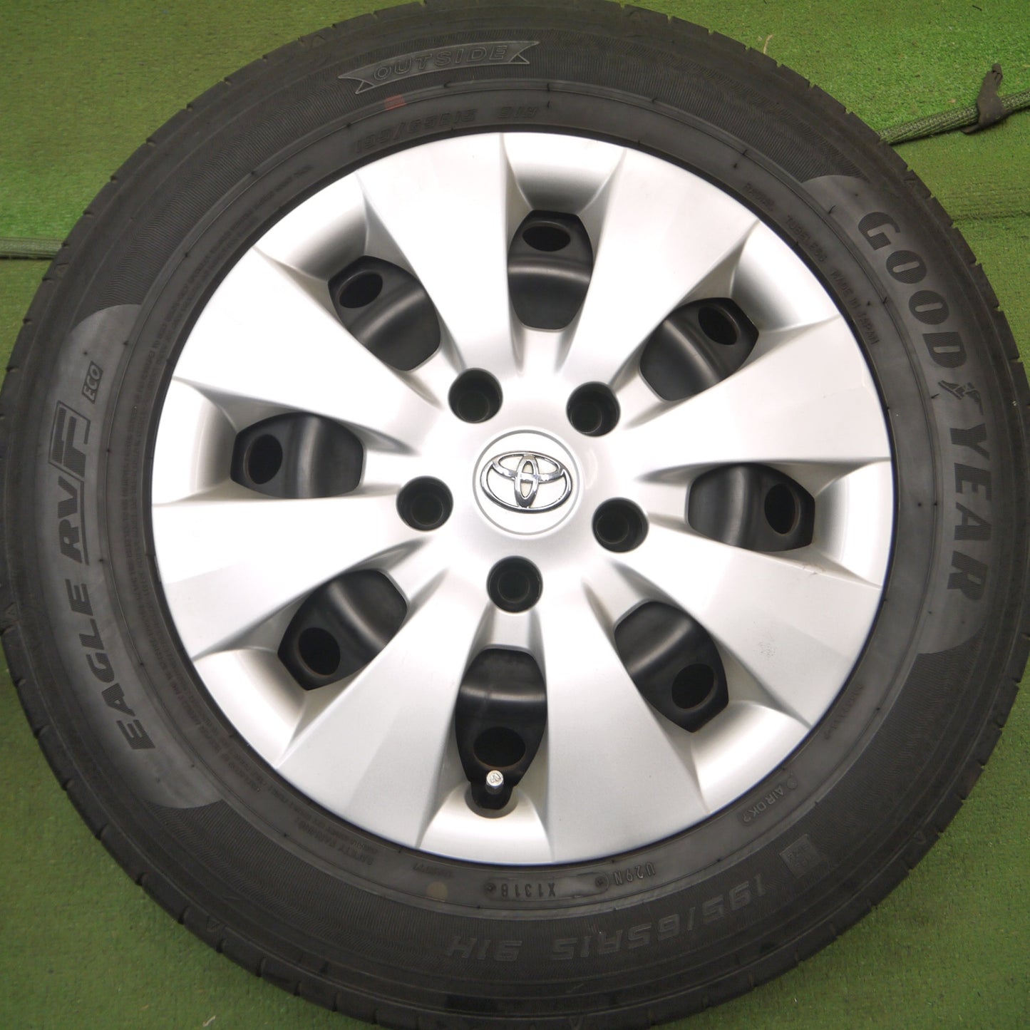 *送料無料* バリ溝！8.5分★トヨタ ヴォクシー 純正 スチール 195/65R15 グッドイヤー イーグル RVF ECO 15インチ PCD114.3/5H★4060508Hノ