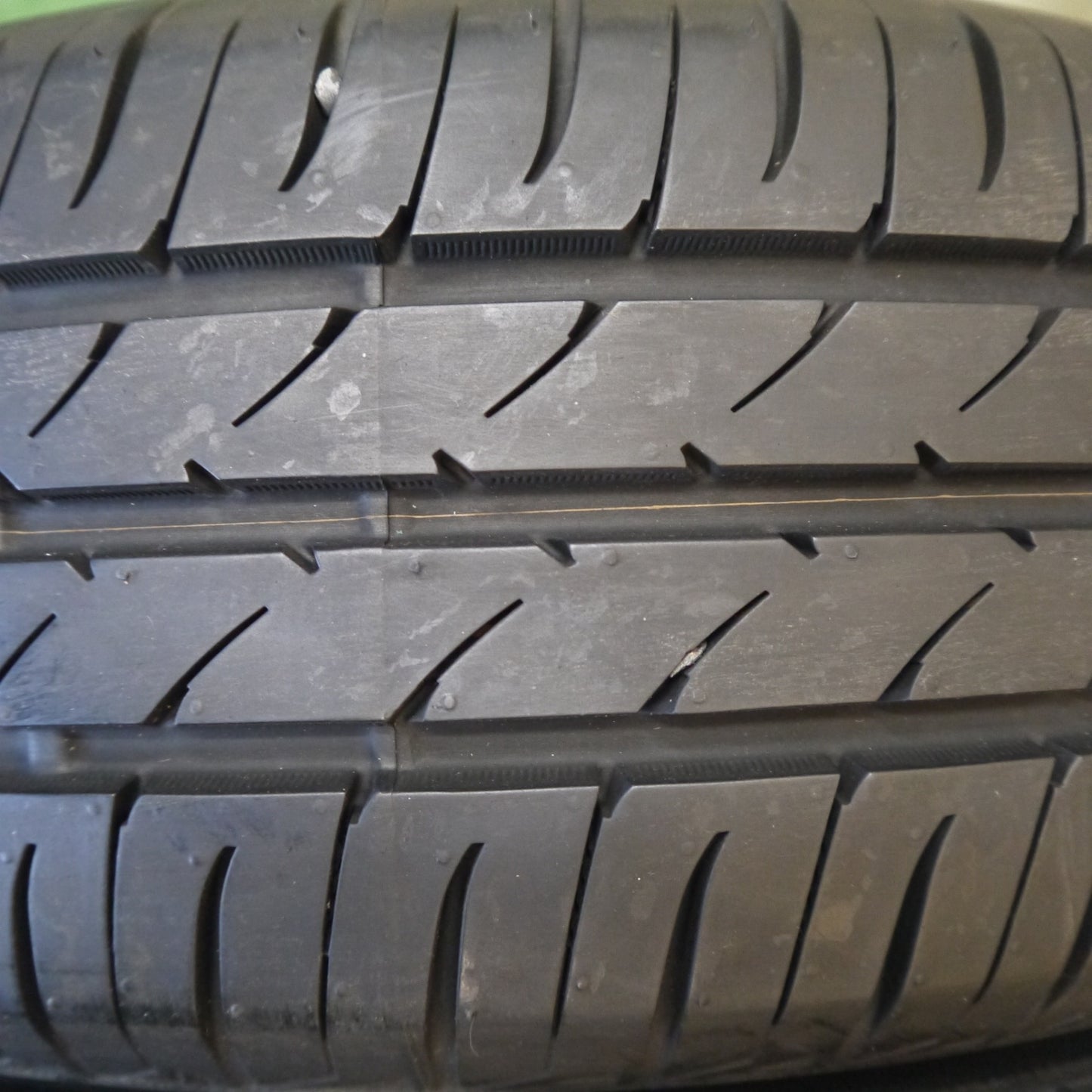 バリ溝！ほぼ10分★185/65R15 トーヨー ナノエナジー3 プラス NANOENERGY3 PLUS タイヤ 15インチ ノート デミオ 等★6042804Hノタ
