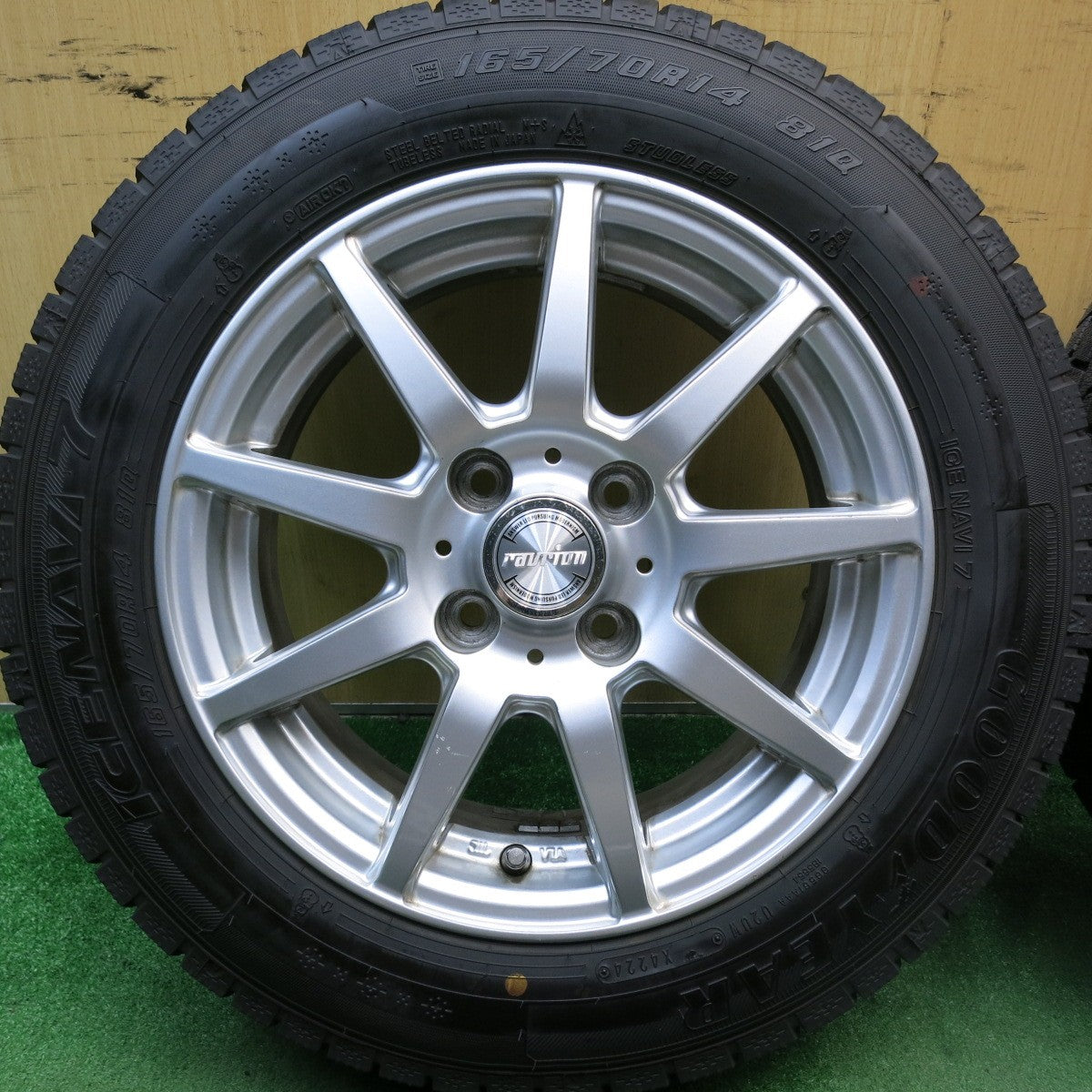 バリ溝！24年！ほぼ10分★スタッドレス 165/70R14 グッドイヤー アイスナビ7 ravrion ラブリオン 14インチ PCD100/4H★5070605HAス