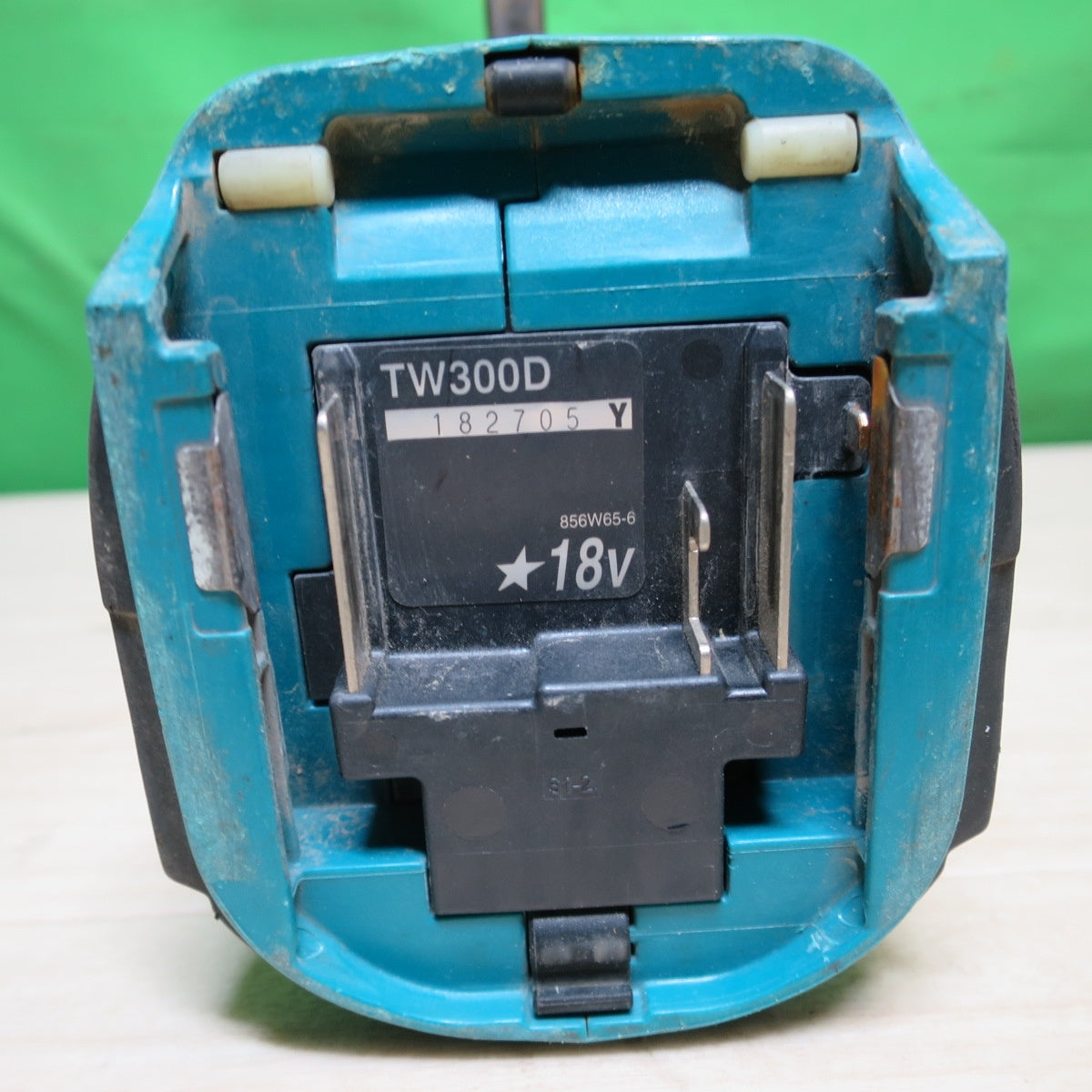 [送料無料] ☆マキタ 充電式 インパクト レンチ TW300D 電動 工具 18V コードレス Makita ③☆