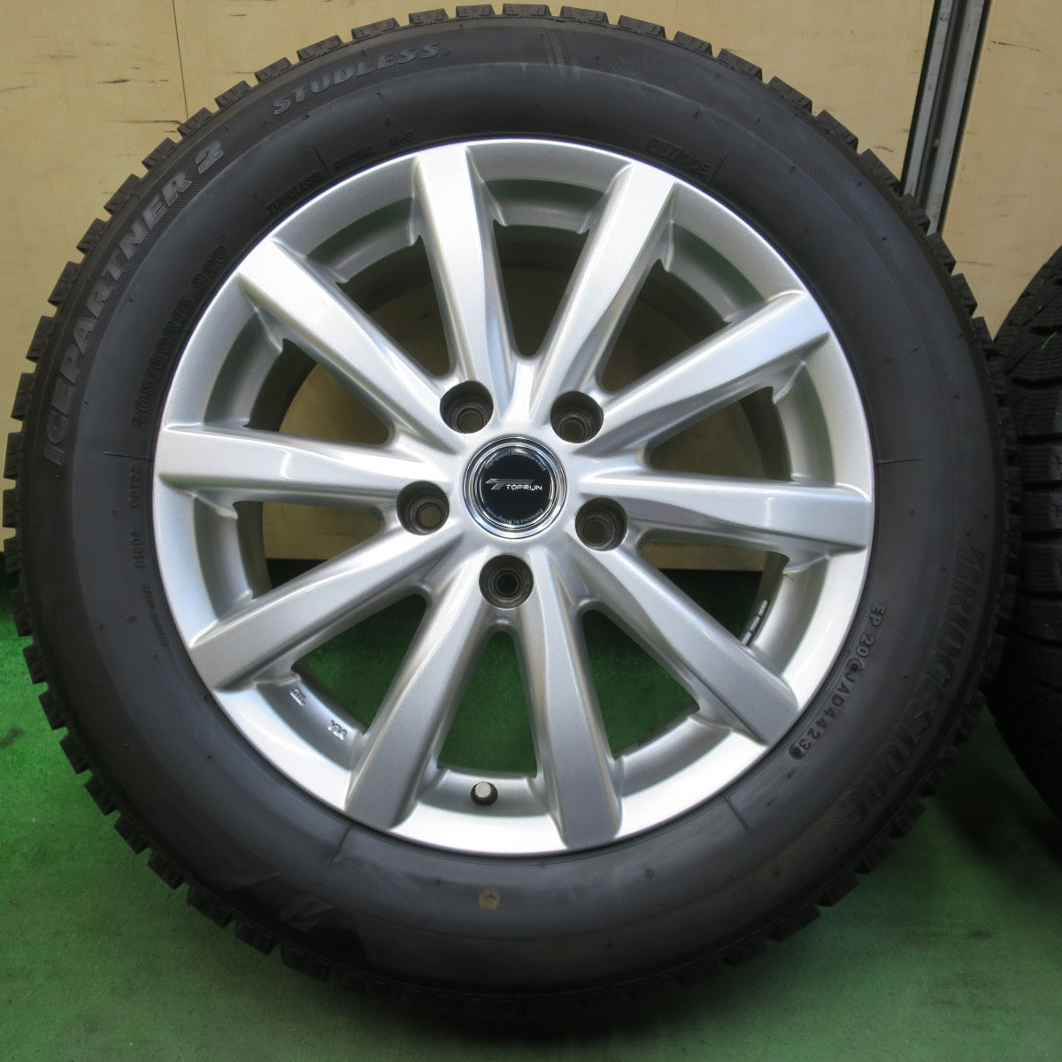 バリ溝！23年！キレイ！9.5分★スタッドレス 205/60R16 ブリヂストン アイスパートナー2 TOPRUN トップラン 16インチ PCD114.3/5H★5102403イス