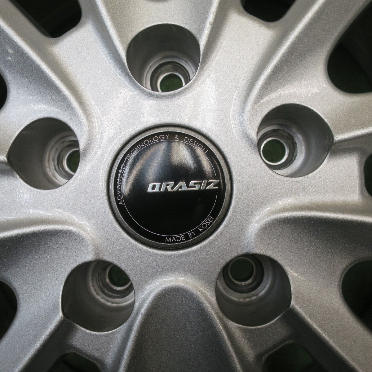 バリ溝！22年！キレイ！9.5分以上★スタッドレス 195/60R16 グッドイヤー アイスナビ7 QRASIZ VS6 KOSEI クレイシズ 16インチ PCD114.3/5H★6042704NJス