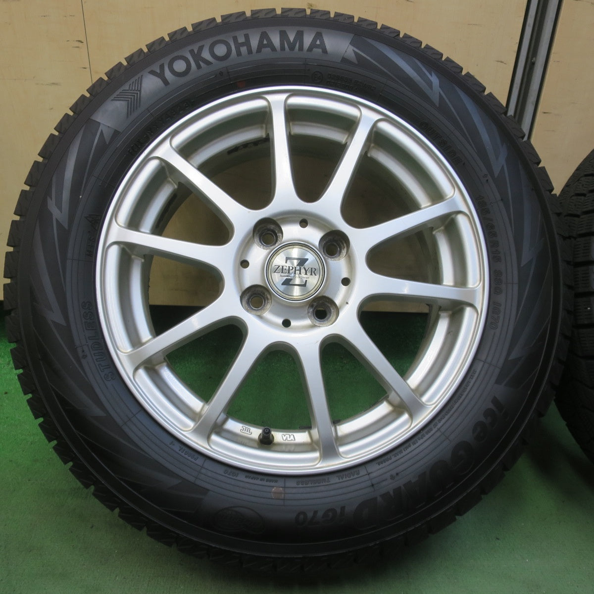 バリ溝！23年！9.5分◎スタッドレス 185/65R15 ヨコハマ アイスガード iG70 ZEPHYR ゼファー 15インチ PCD100/4H◎6062408イス