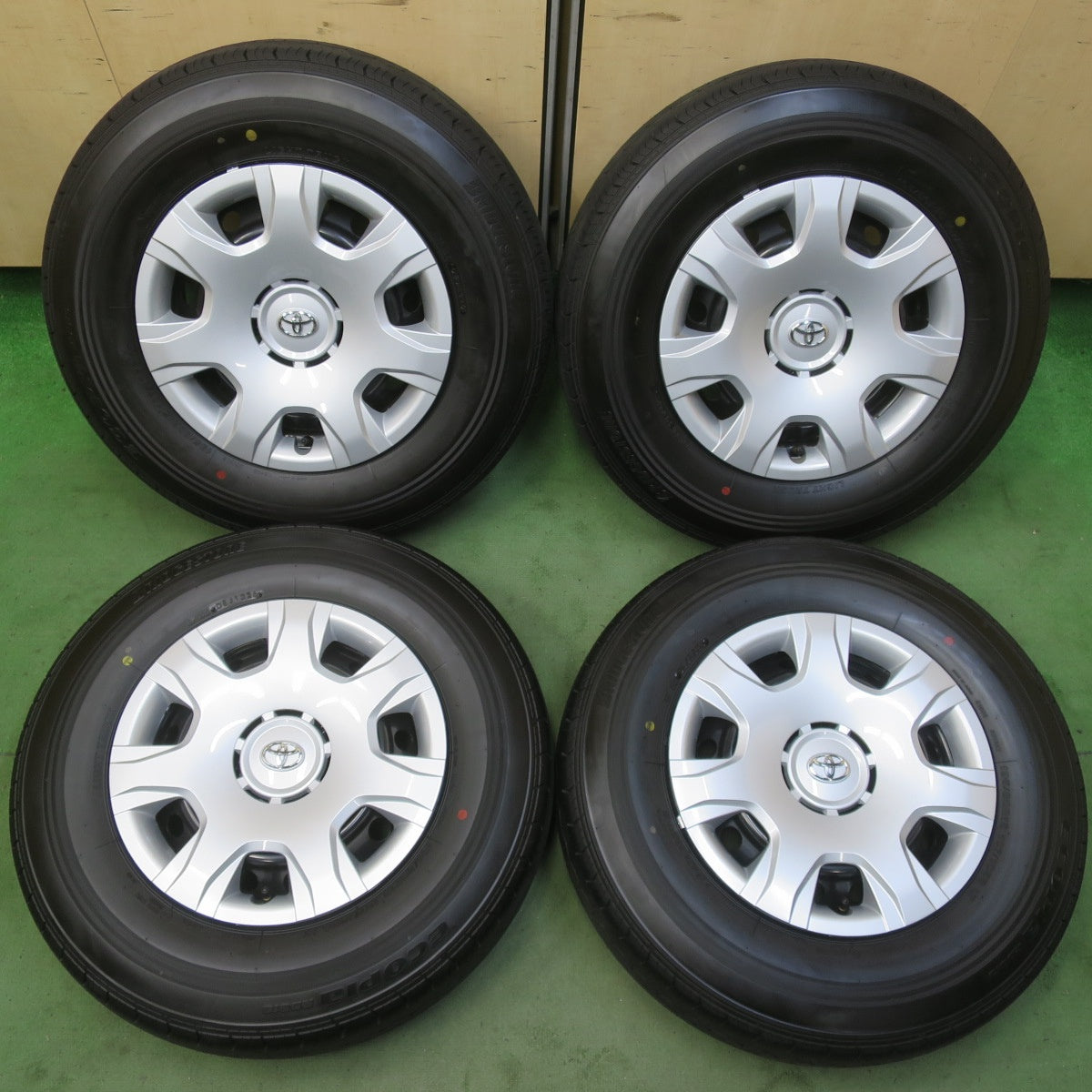 新車外し！26年◎トヨタ 200系 ハイエース 純正 スチール 195/80R15 107/105S ブリヂストン エコピア RD613 15インチ PCD139.7/6H◎6062605イノ