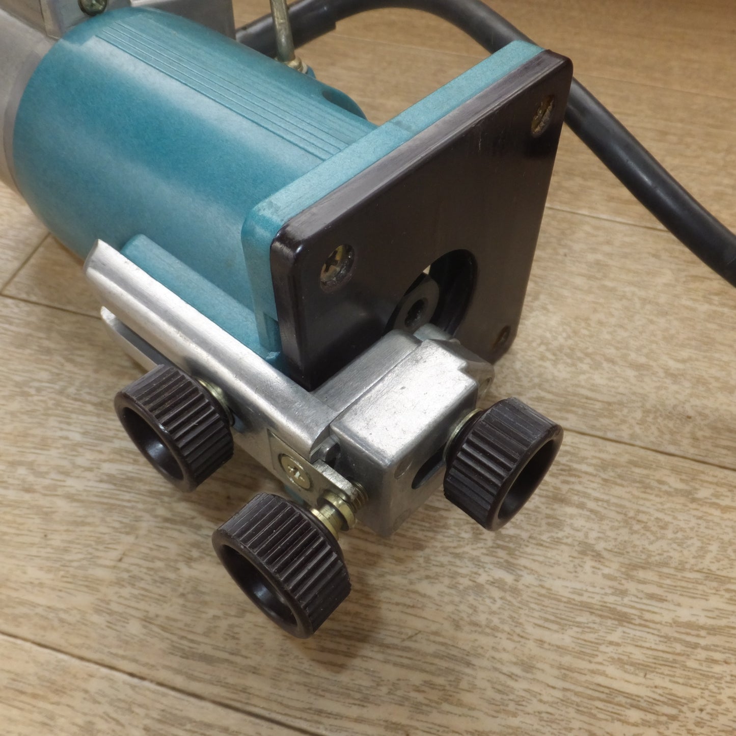 [送料無料] ★マキタ makita トリマー 3700　100V 4.5A 50-60Hz 440W 30000/min.★