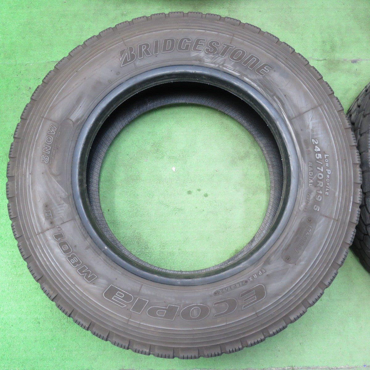 [送料無料] バリ溝！24年！9分★トラック タイヤ 245/70R19.5 136/134J ブリヂストン エコピア M801Ⅱ ミックス オールシーズン 19.5インチ★5012110イスタ