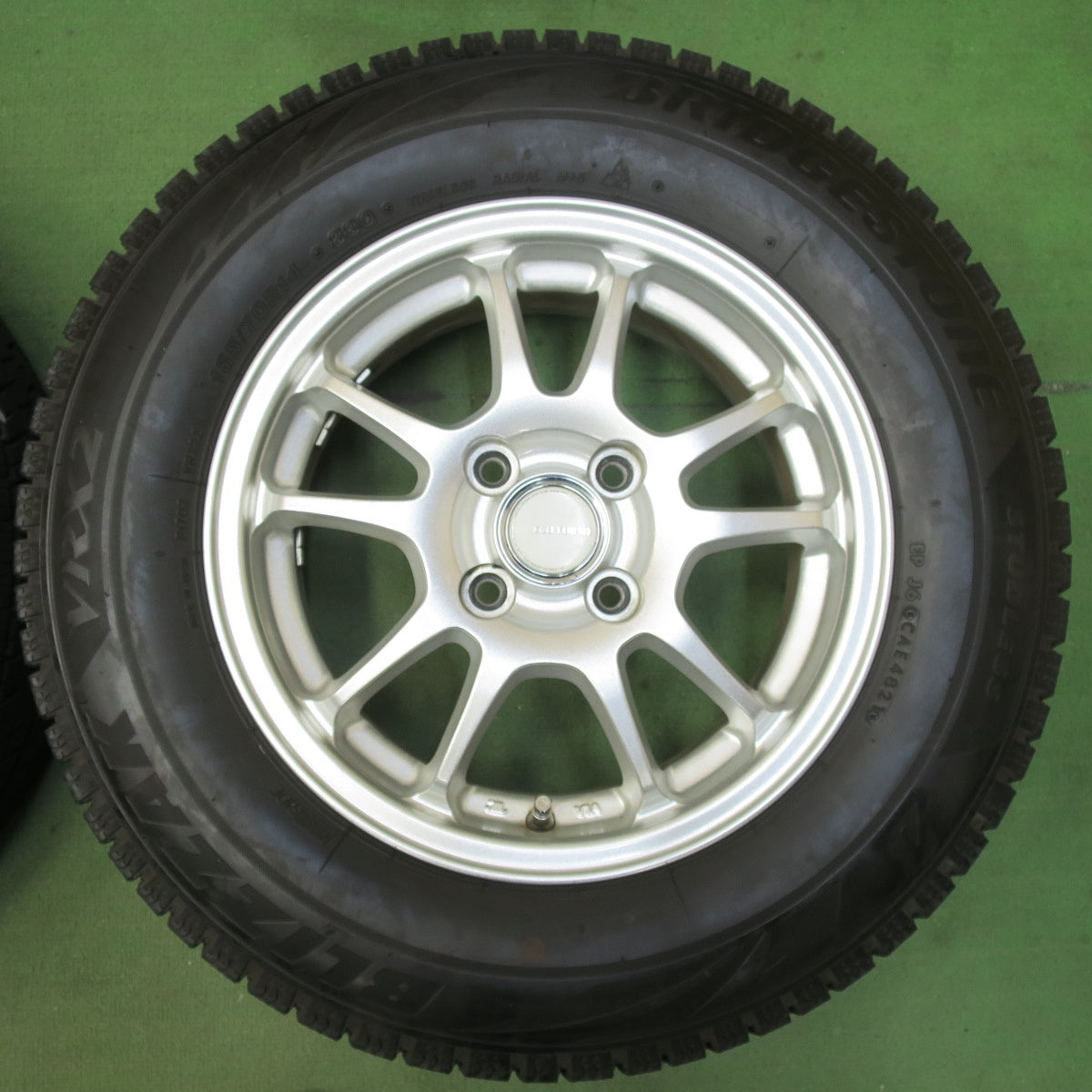 バリ溝！21年！キレイ！9.5分★スタッドレス 185/70R14 ブリヂストン ブリザック VRX2 ECO FORME エコフォルム 14インチ PCD100/4H★5103111イス