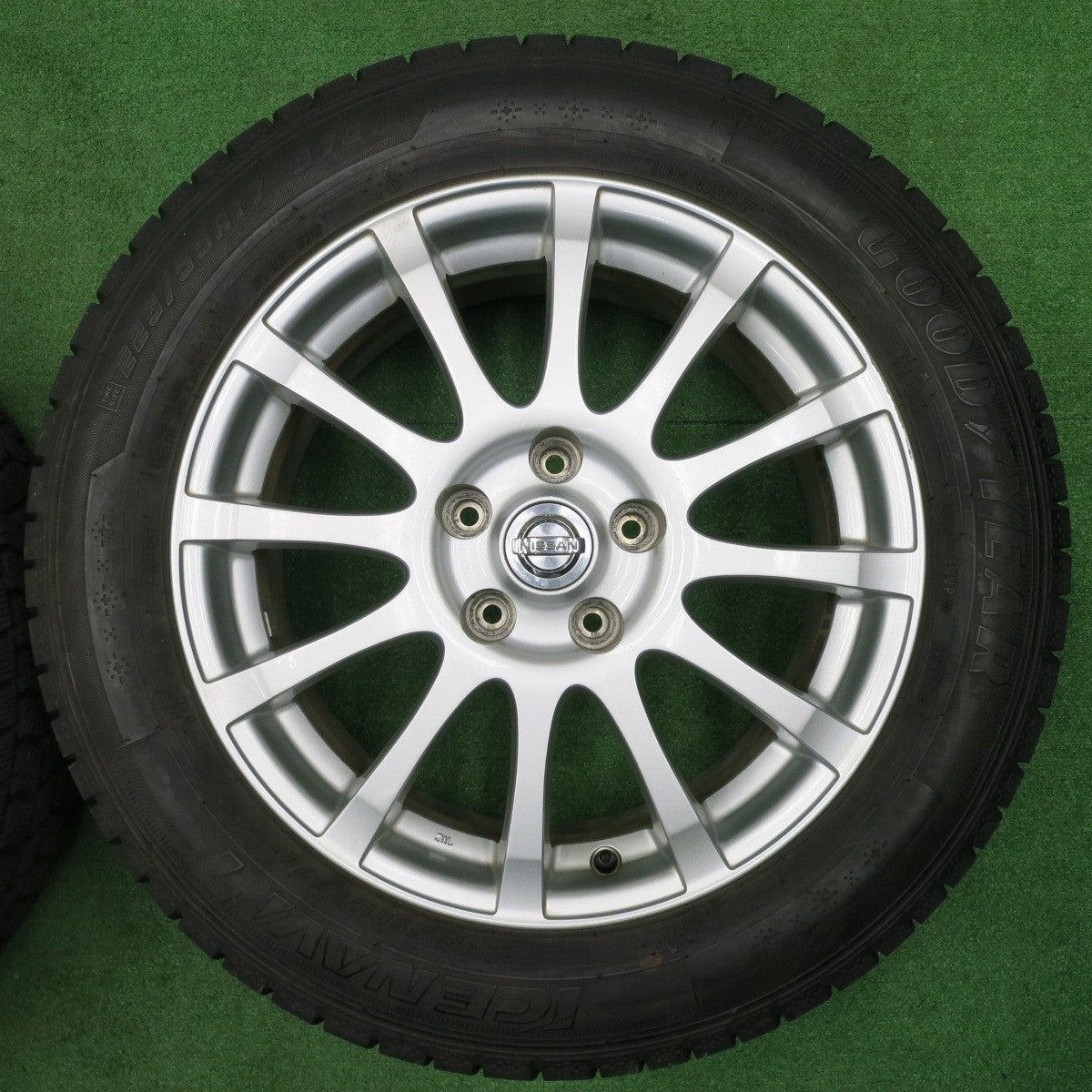 [送料無料] バリ溝！キレイ！9分★日産 V37 スカイライン 純正 225/55R17 スタッドレス グッドイヤー アイスナビ7 17インチ PCD114.3/5H★4111802NJス