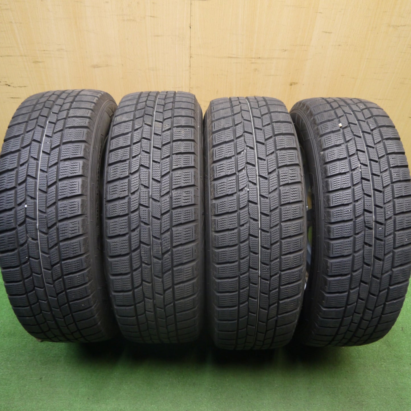 バリ溝！キレイ！8.5分★プリウス 等 195/65R15 スタッドレス グッドイヤー アイスナビ6 ravrion RS01 ラブリオン 15インチ PCD100/5H★6040703Hス