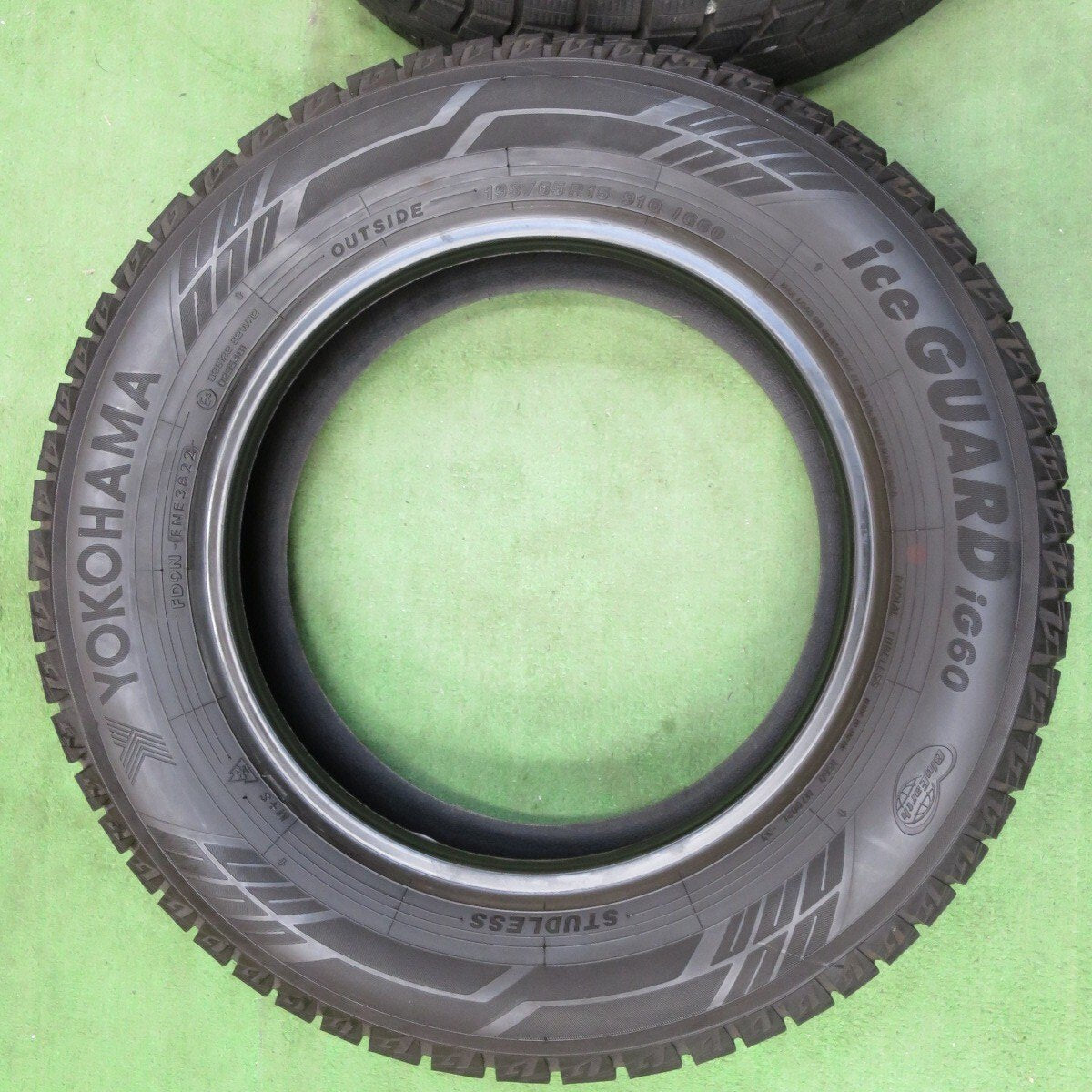 バリ溝！22年！ほぼ10分★スタッドレス 195/65R15 ヨコハマ アイスガード iG60 タイヤ 15インチ プリウス ノア ヴォクシー 等★5021510イスタ