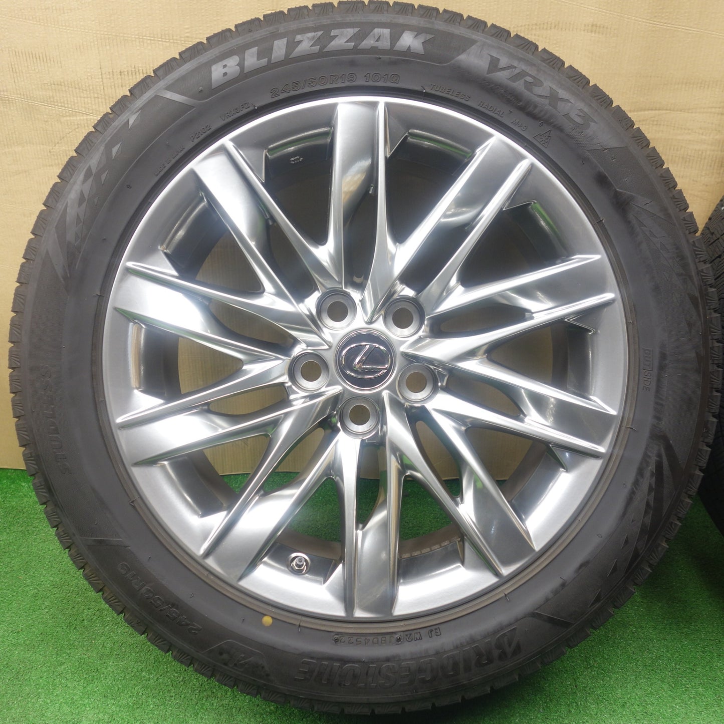 センサー付き！バリ溝！22年！キレイ！9.5分★レクサス LS バージョンL 純正 245/50R19 スタッドレス ブリヂストン ブリザック VRX3 19インチ PCD120/5H★6011701KTス