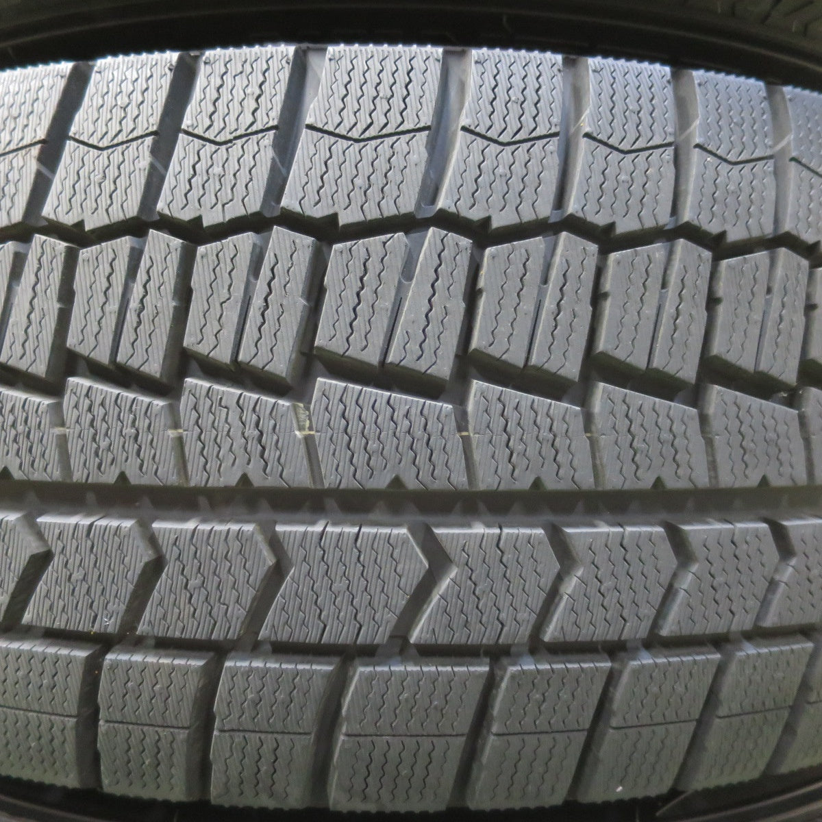 バリ溝！21年！キレイ！9.5分以上★スタッドレス 235/50R18 ダンロップ ウインターマックス WM02 RiZLEY ライツレー 18インチ PCD114.3/5H★5101702イス