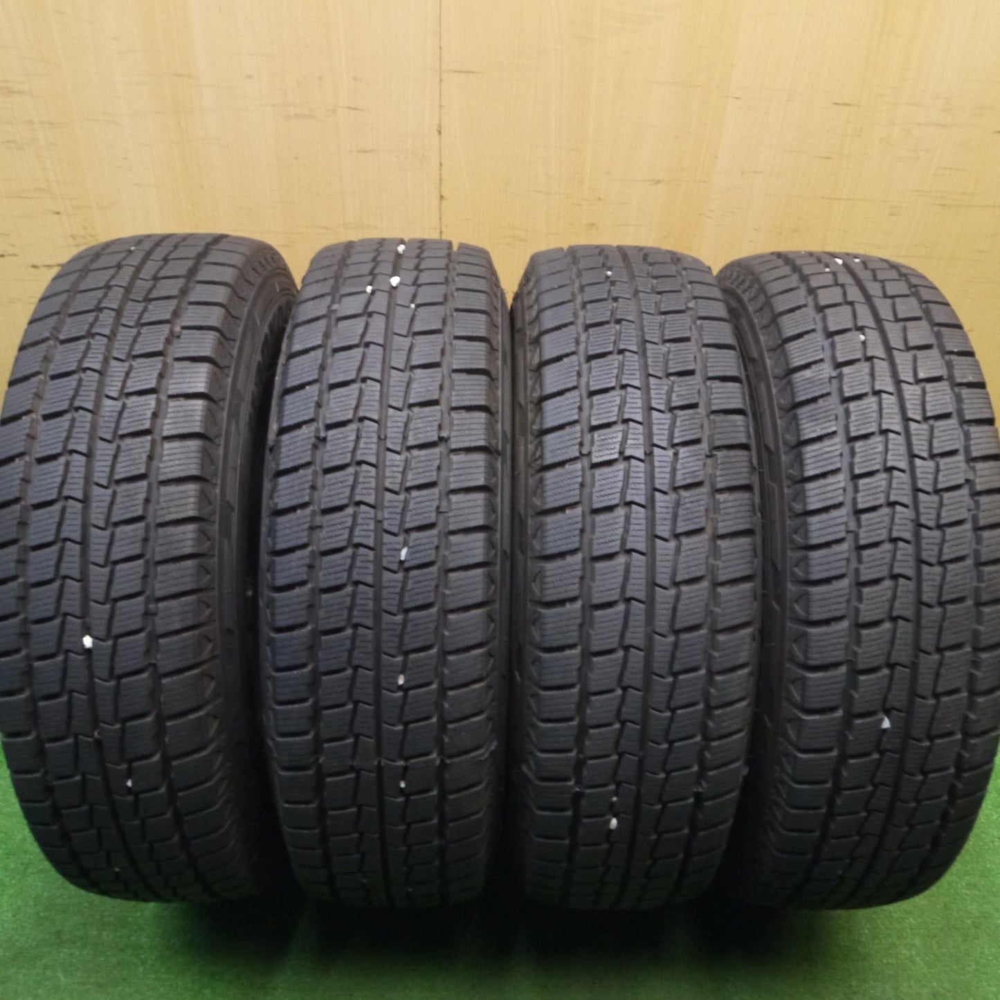 [送料無料] バリ溝！22年！キレイ！9.5分以上★スタッドレス ハイエース 等 195/80R15 107/105L ハンコック ウインター RW06 BROOK 15インチ PCD139.7/6H★4112503Hス