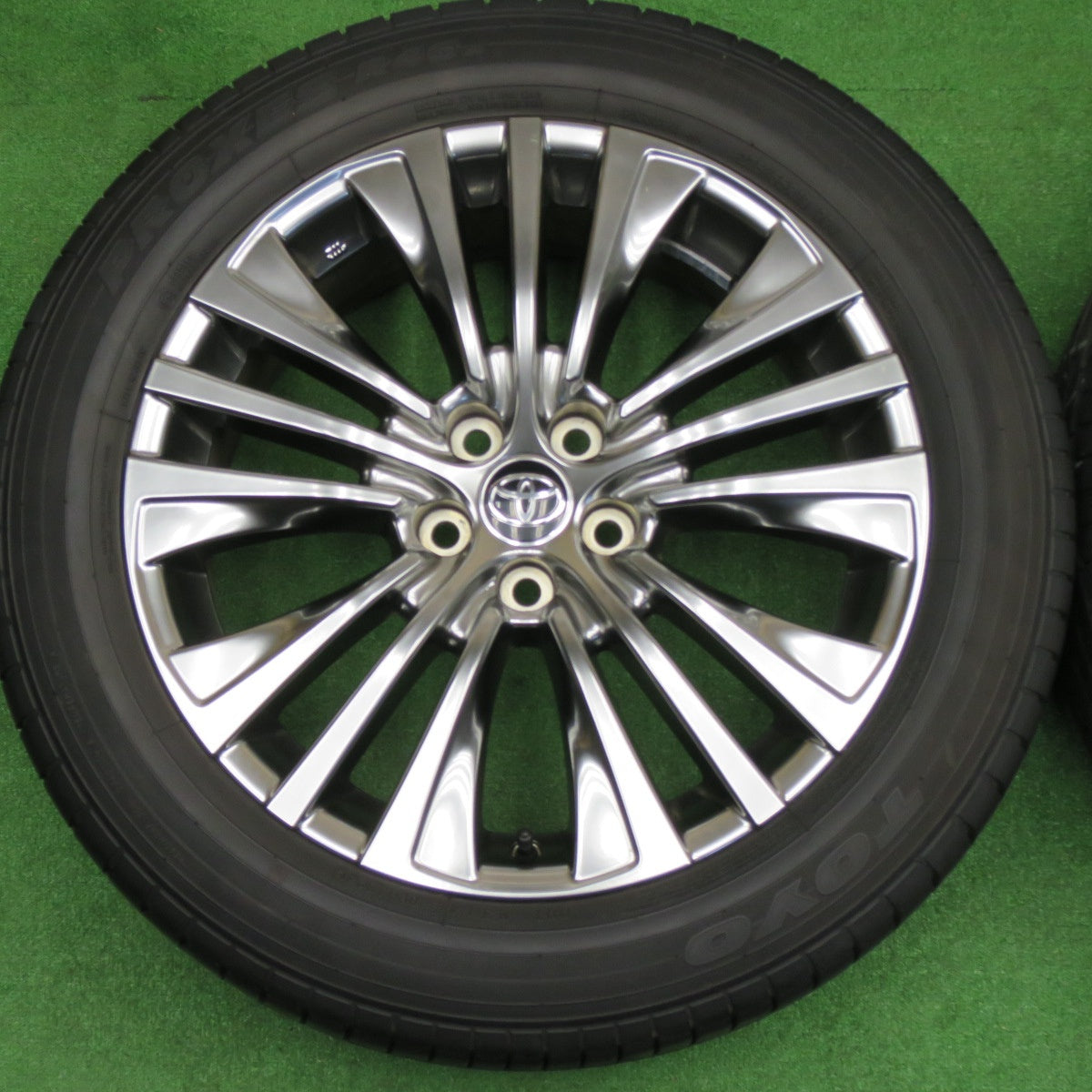 バリ溝！24年！9.5分以上★トヨタ 80系 ハリアー Z 純正 225/55R19 トーヨー プロクセス R46A 19インチ PCD114.3/5H★6030804NKノ