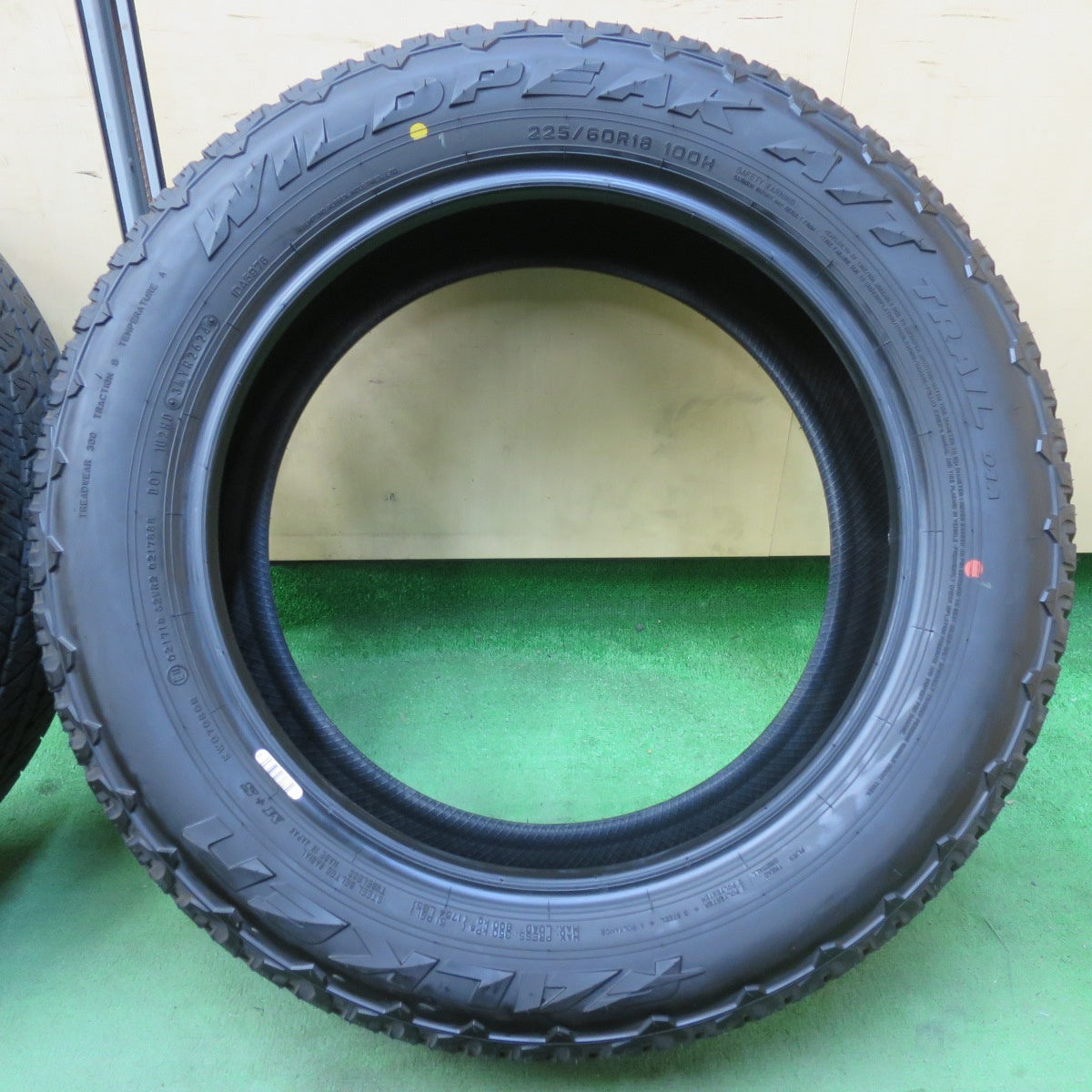 [送料無料] バリ溝！24年！ほぼ10分★225/60R18 ファルケン WILDPEAK A/T TRAIL 01A タイヤ 18インチ RAV4 ハリアー レクサス NX RX 等★5040304イノタ