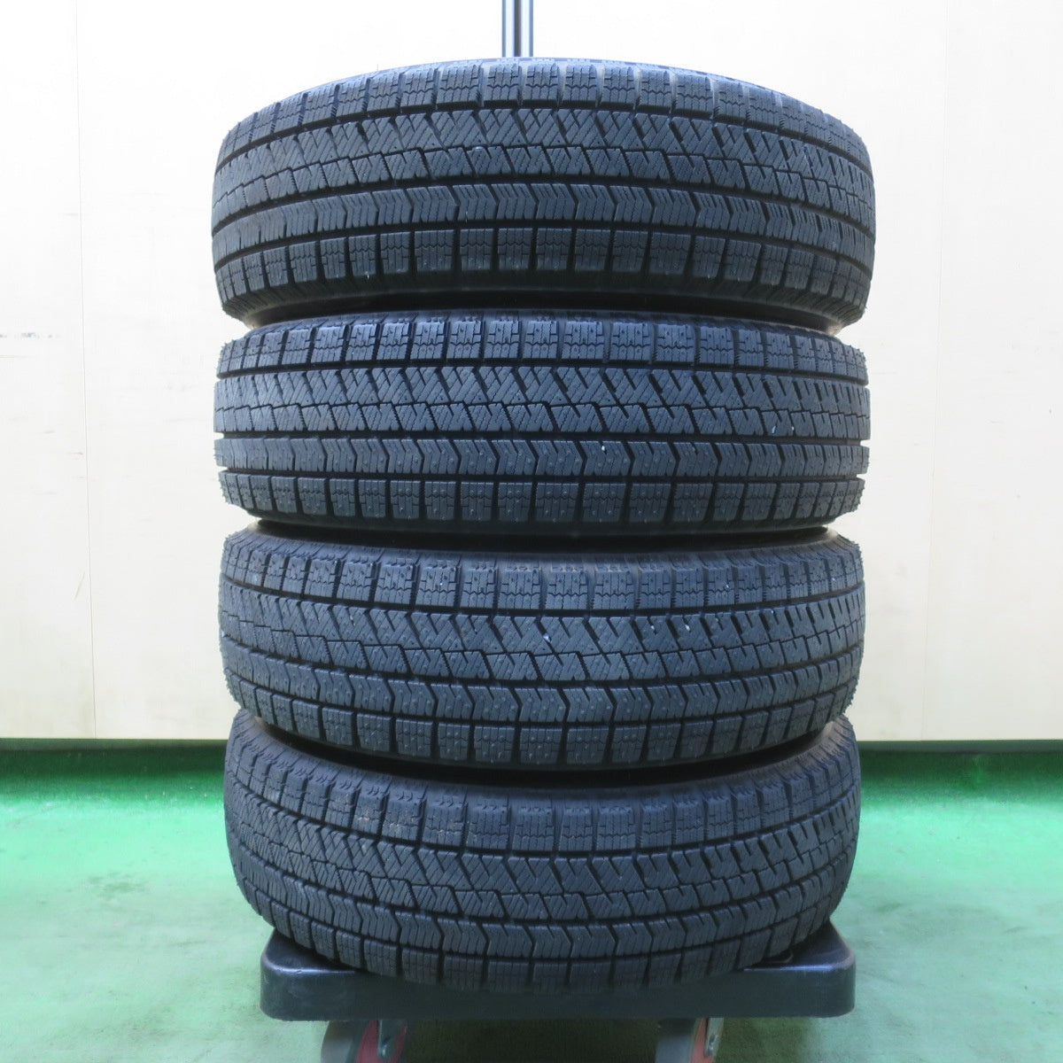 バリ溝！24年！キレイ！ほぼ10分★スタッドレス 155/65R14 ブリヂストン ブリザック VRX2 Linz 社外 アルミ 14インチ PCD100/4H★6011702イス