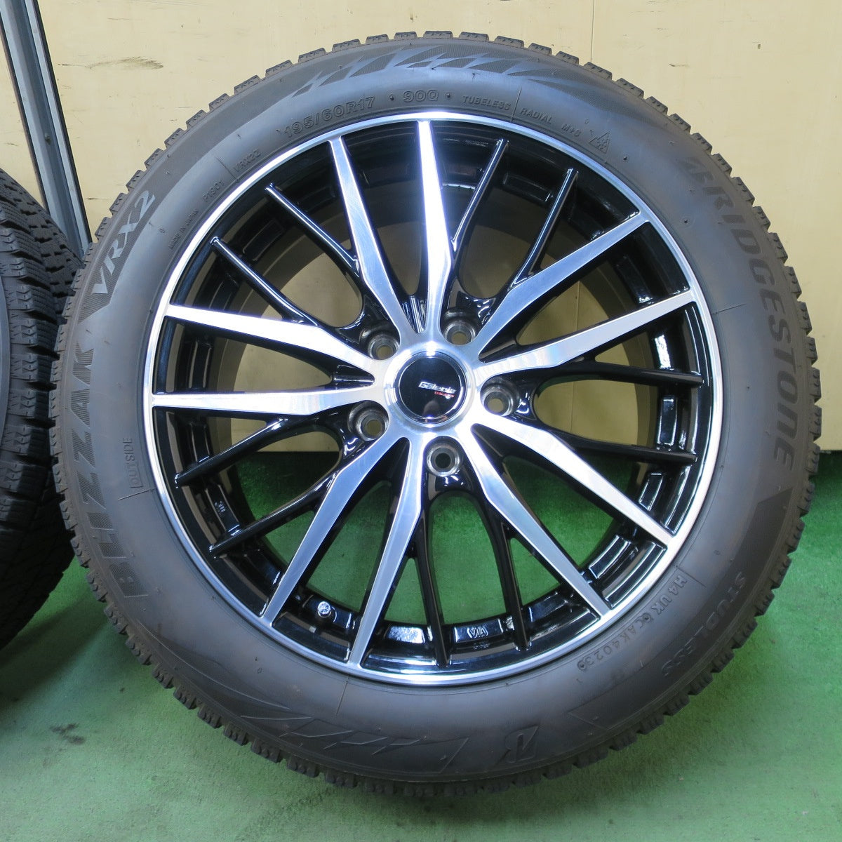バリ溝！23年！キレイ！9.5分◎スタッドレス 195/60R17 ブリヂストン ブリザック VRX2 Galeria GM01 ガレリア 17インチ PCD114.3/5H◎6080404NGス