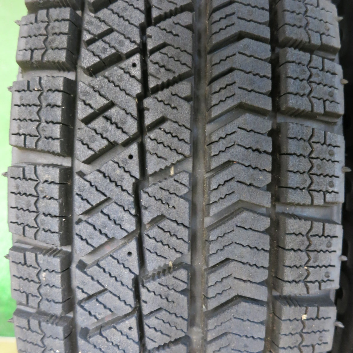 バリ溝！23年！9.5分◎スタッドレス 145/80R13 ブリヂストン ブリザック VRX2 スチール ホイール 13インチ PCD100 110 114.3/4H マルチ◎6092708HAス