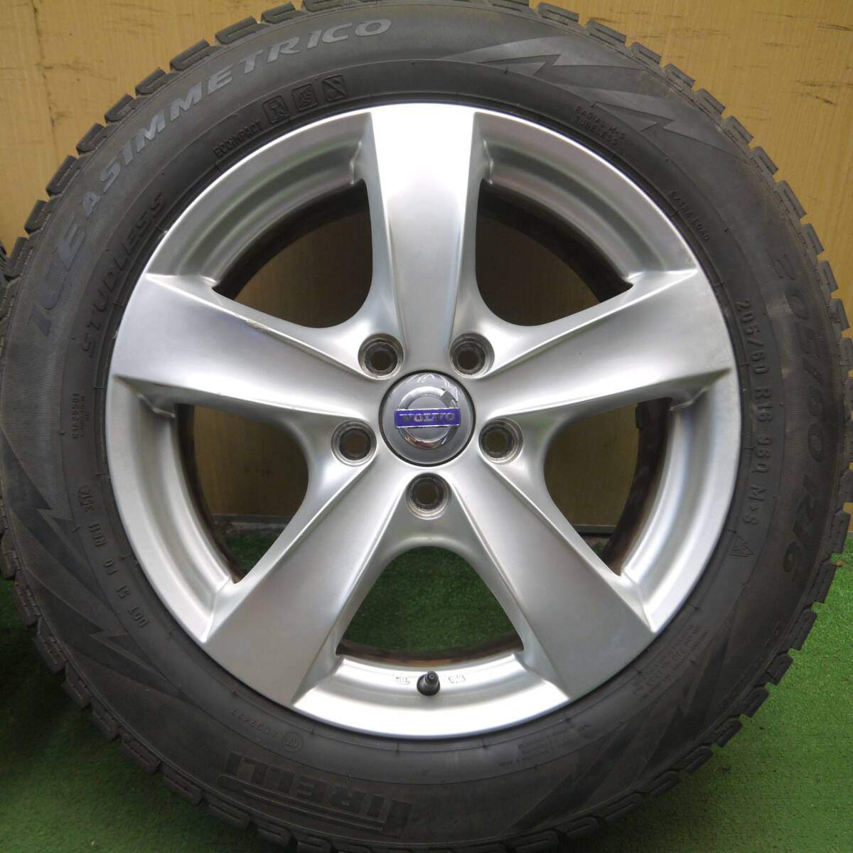 4本価格★ボルボ 等 AGA TARGA 205/60R16 スタッドレス ピレリ アイスアシンメトリコ 16インチ PCD108/5H★4071609Hス