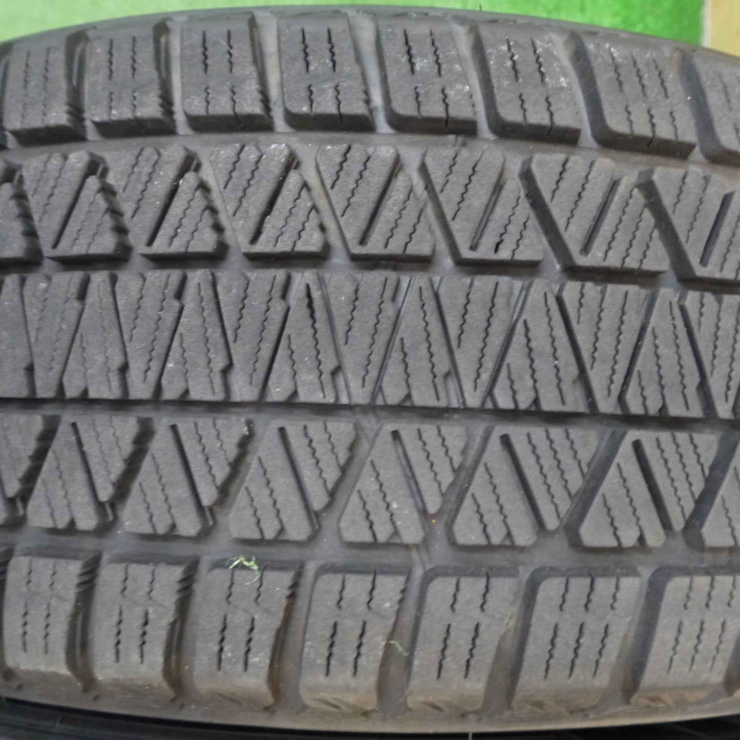 バリ溝！23年！キレイ！9.5分★スタッドレス 225/55R18 ブリヂストン ブリザック DM-V3 F Direction WS5 Fディレクション 18インチ PCD114.3/5H★5051307Hス