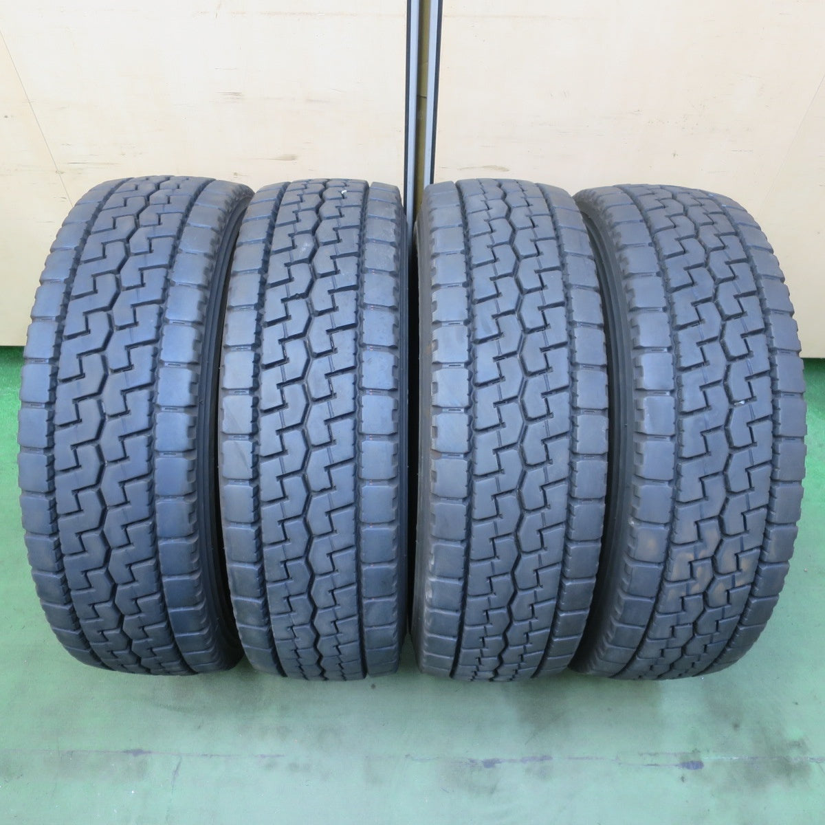 バリ溝！24年！9分★トラック 高荷重 トレーラー 等 タイヤ 235/70R17.5 136/134J トーヨー M626 オールシーズン ミックス 17.5インチ★6072908イスタ